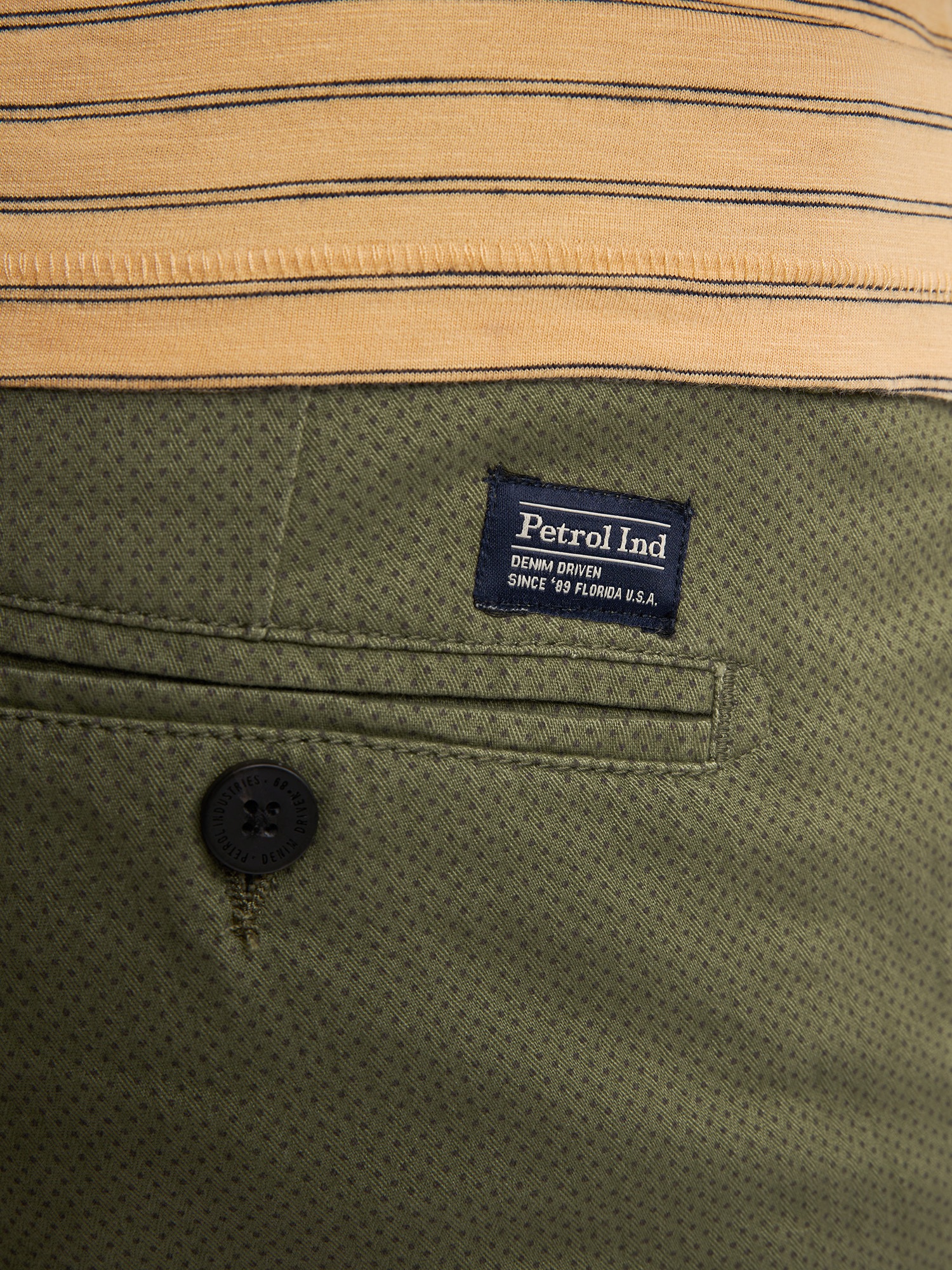 Petrol Industries Chinoshorts, mit Gürtel