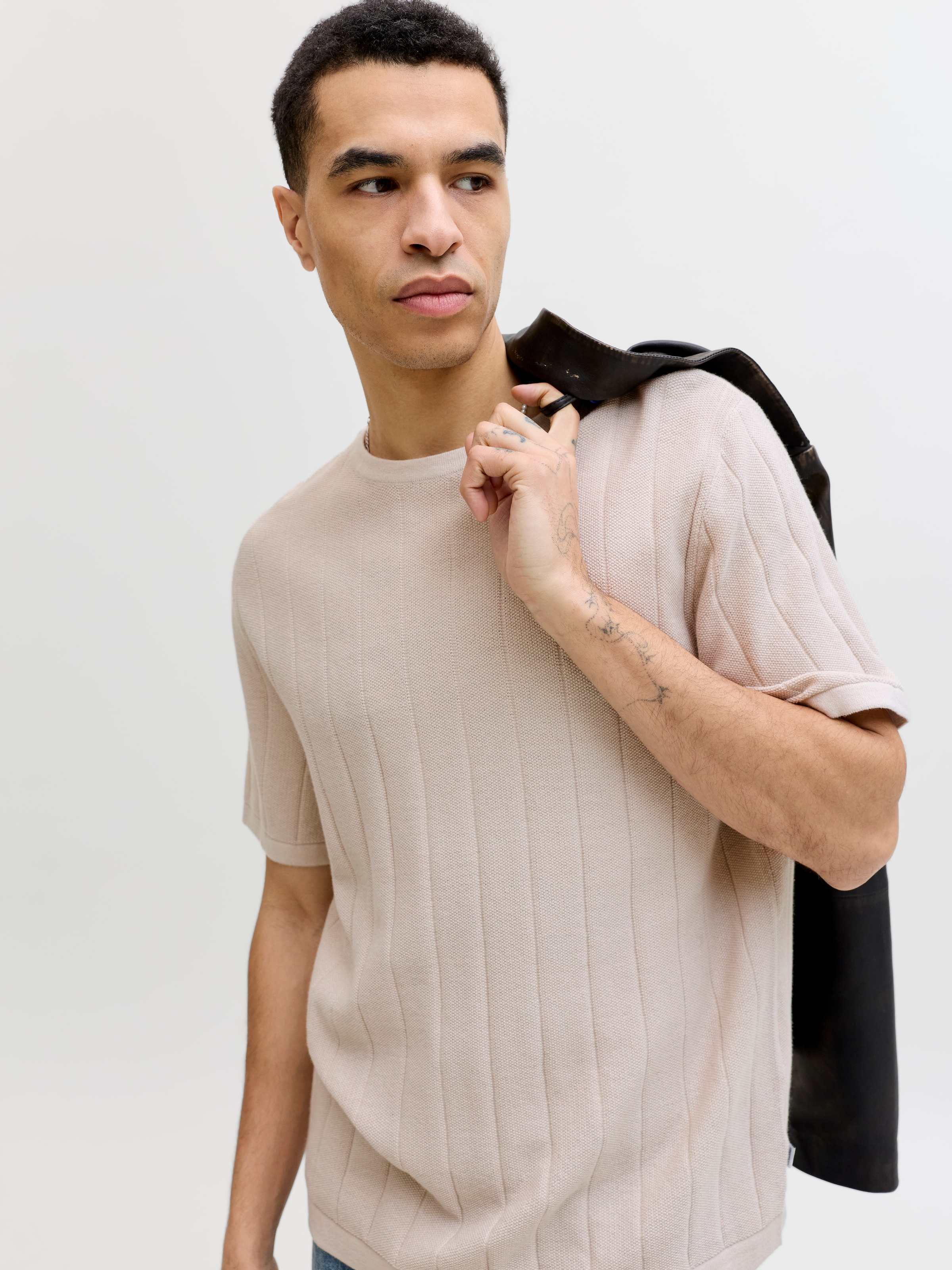 Jack & Jones Kurzarmpullover »JJEBRADLEY KNIT TEE SS LN« Baumwolle, mit vertikaler Rippstruktur