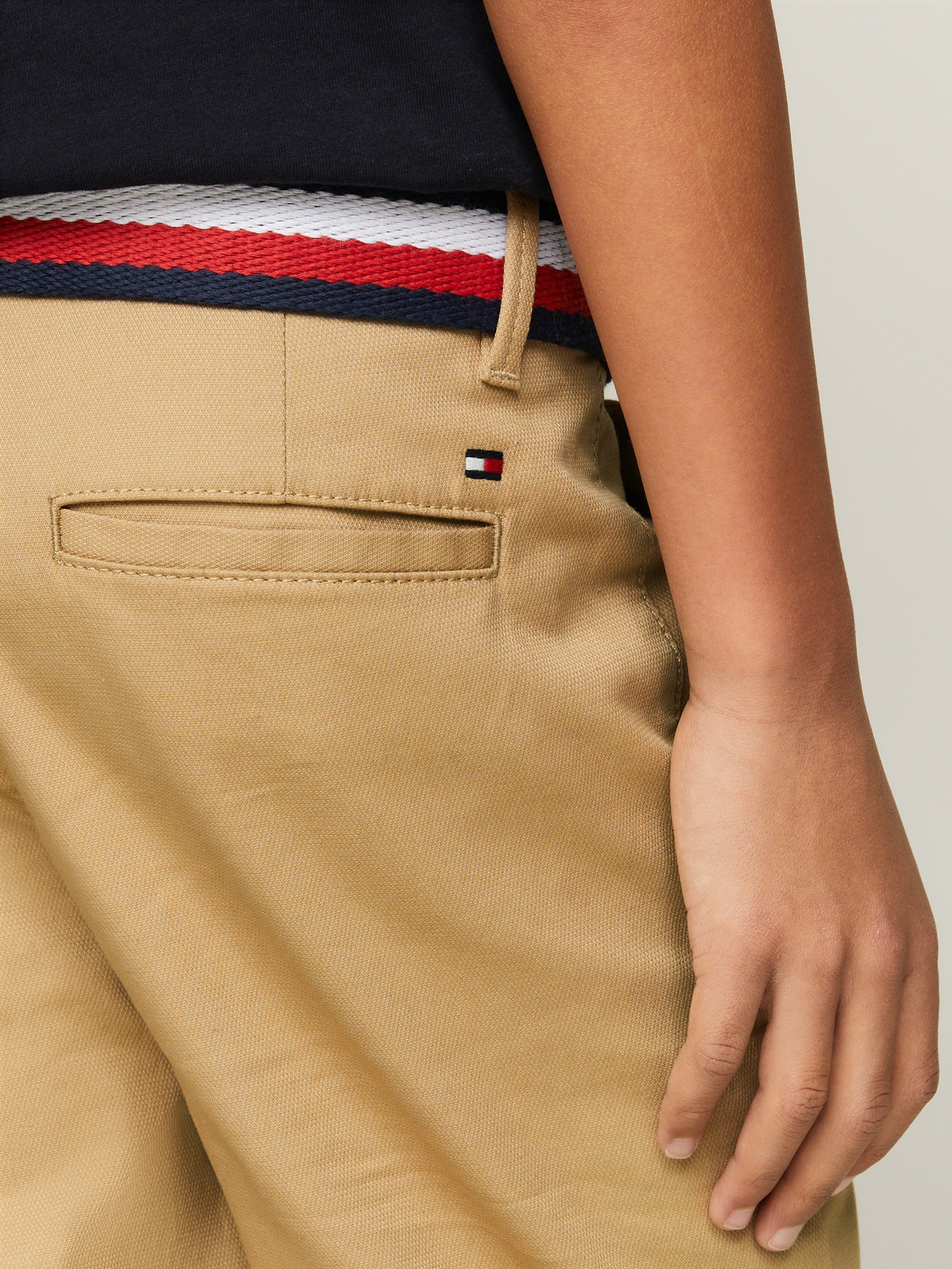 Tommy Hilfiger Chinoshorts »WOVEN BELTED SHORTS«, Kinder bis 16 Jahre