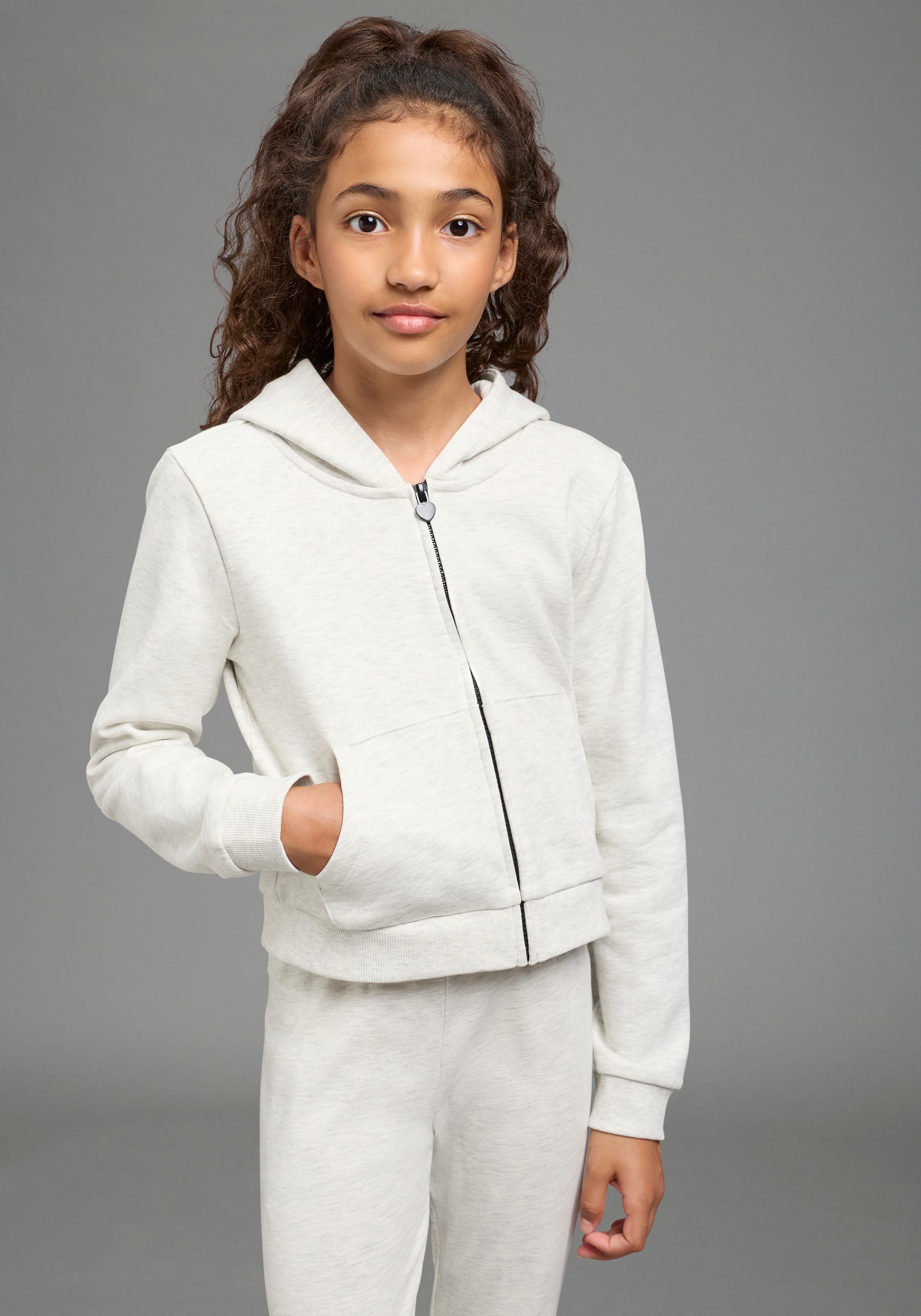 H.I.S Kapuzensweatjacke »Kurzgeschnittene Sweatjacke mit Logoprint für Mädchen« Für TEENS. Sweatjacke in modischer Kurzform und Zipper