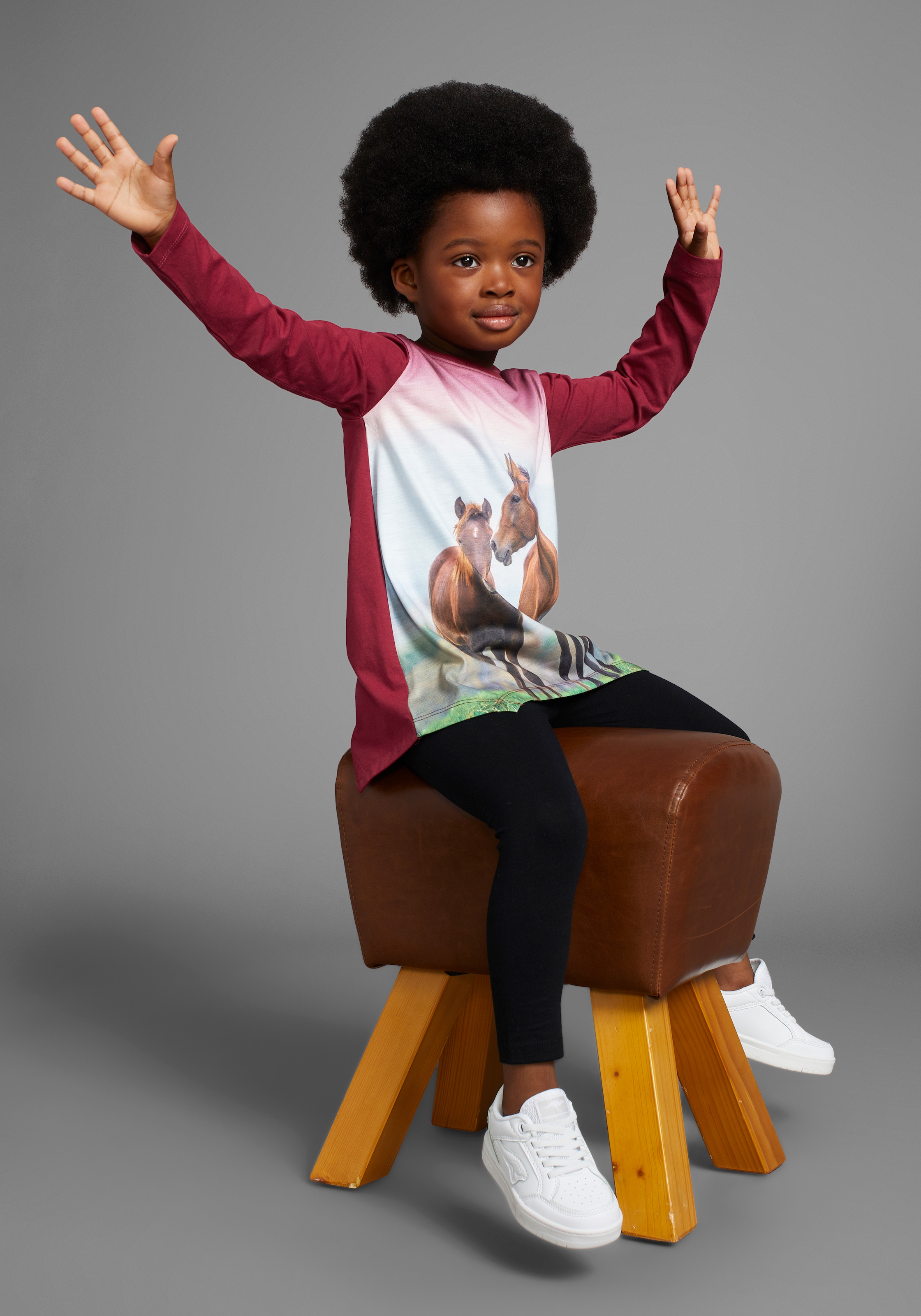 KIDSWORLD Langarmshirt & Leggings »2tlg. Set Shirt + Leggings mit Pferde-Motiv - NEUE FARBE dazukommen«, süßes Fotomotiv