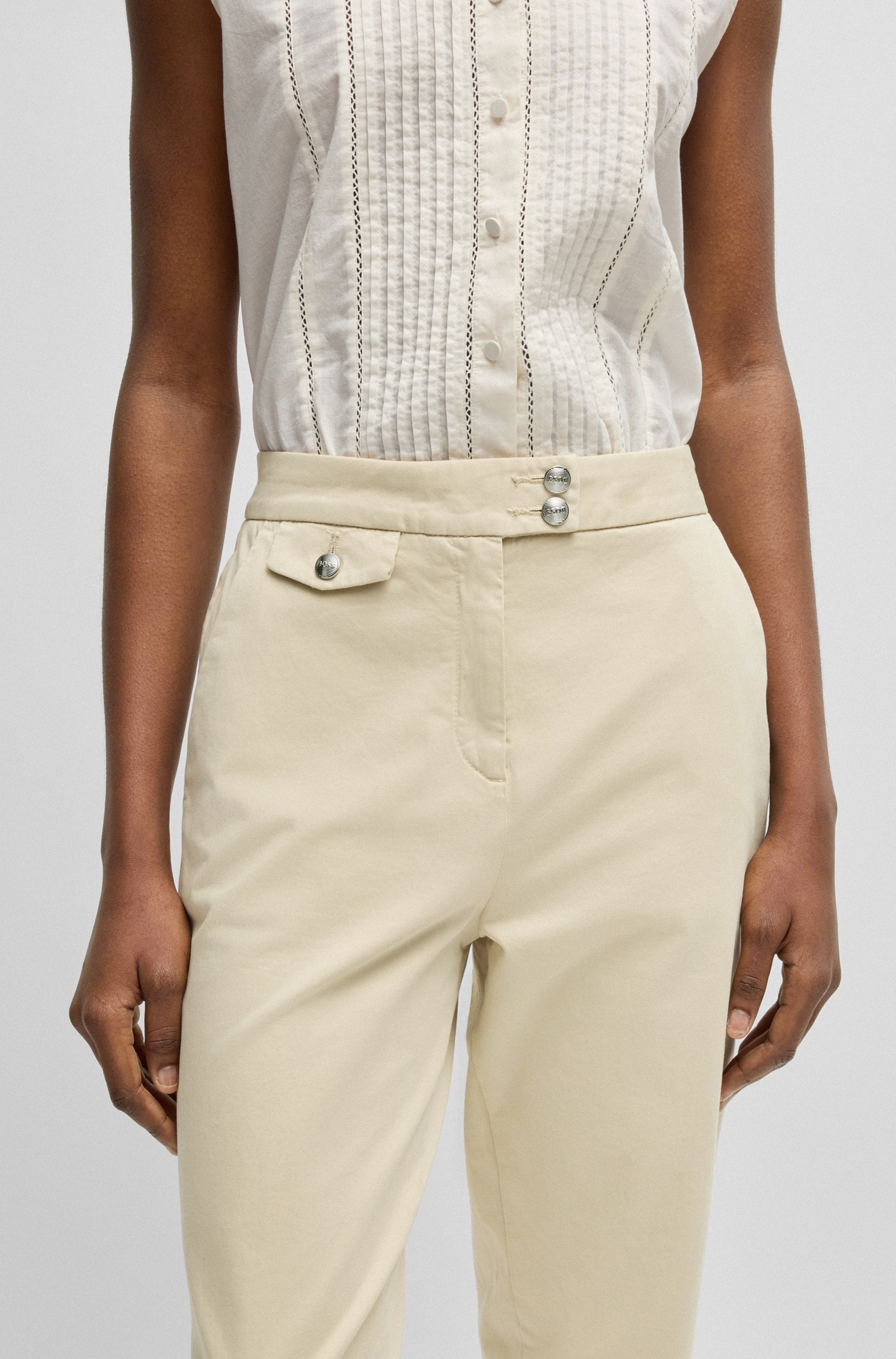 BOSS ORANGE Chinohose »Taschina-D Premium Damenmode«, mit Logo-Knopf