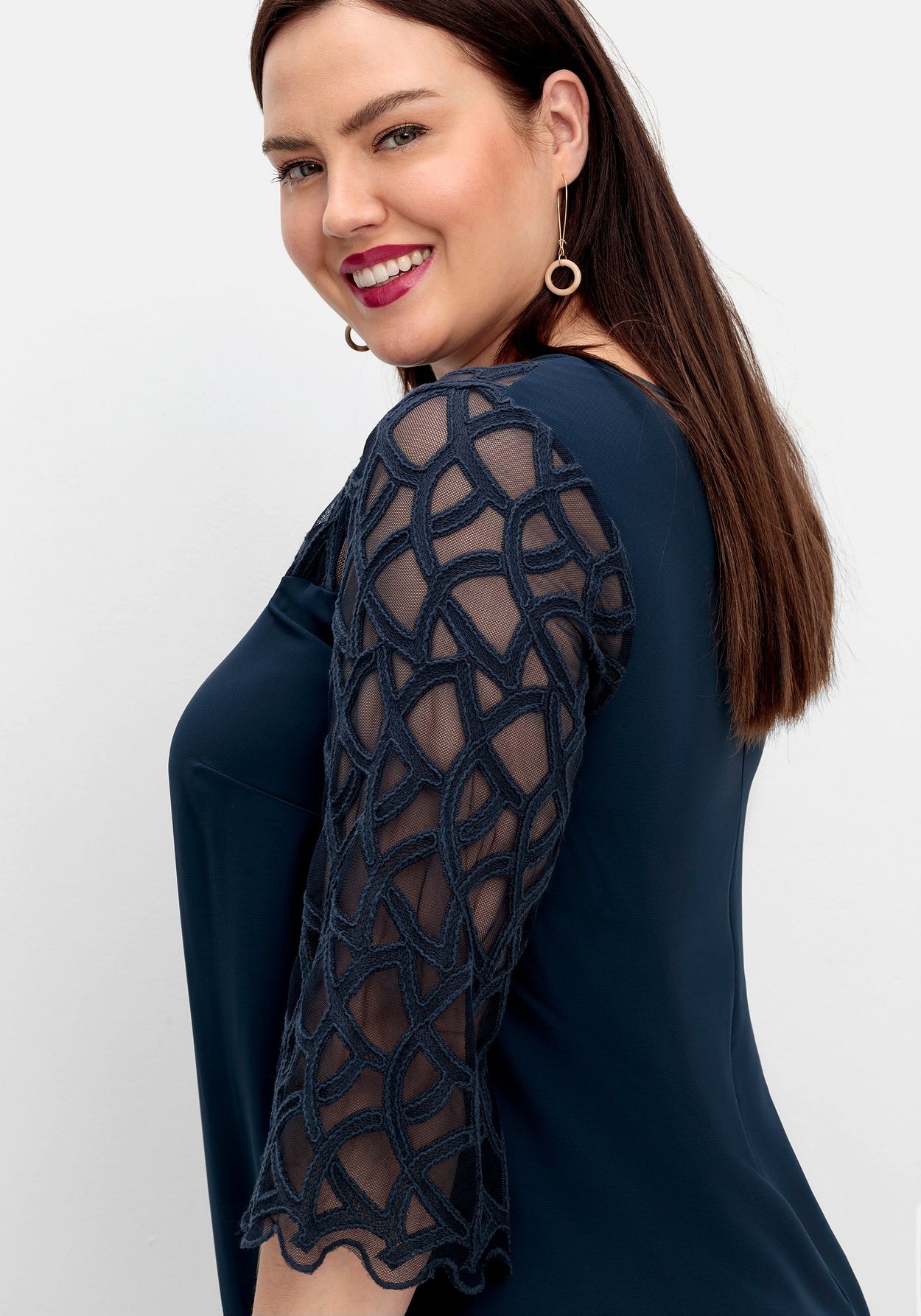 Sheego Abendkleid »Cocktailkleid mit Zierborten, im Lagenlook«