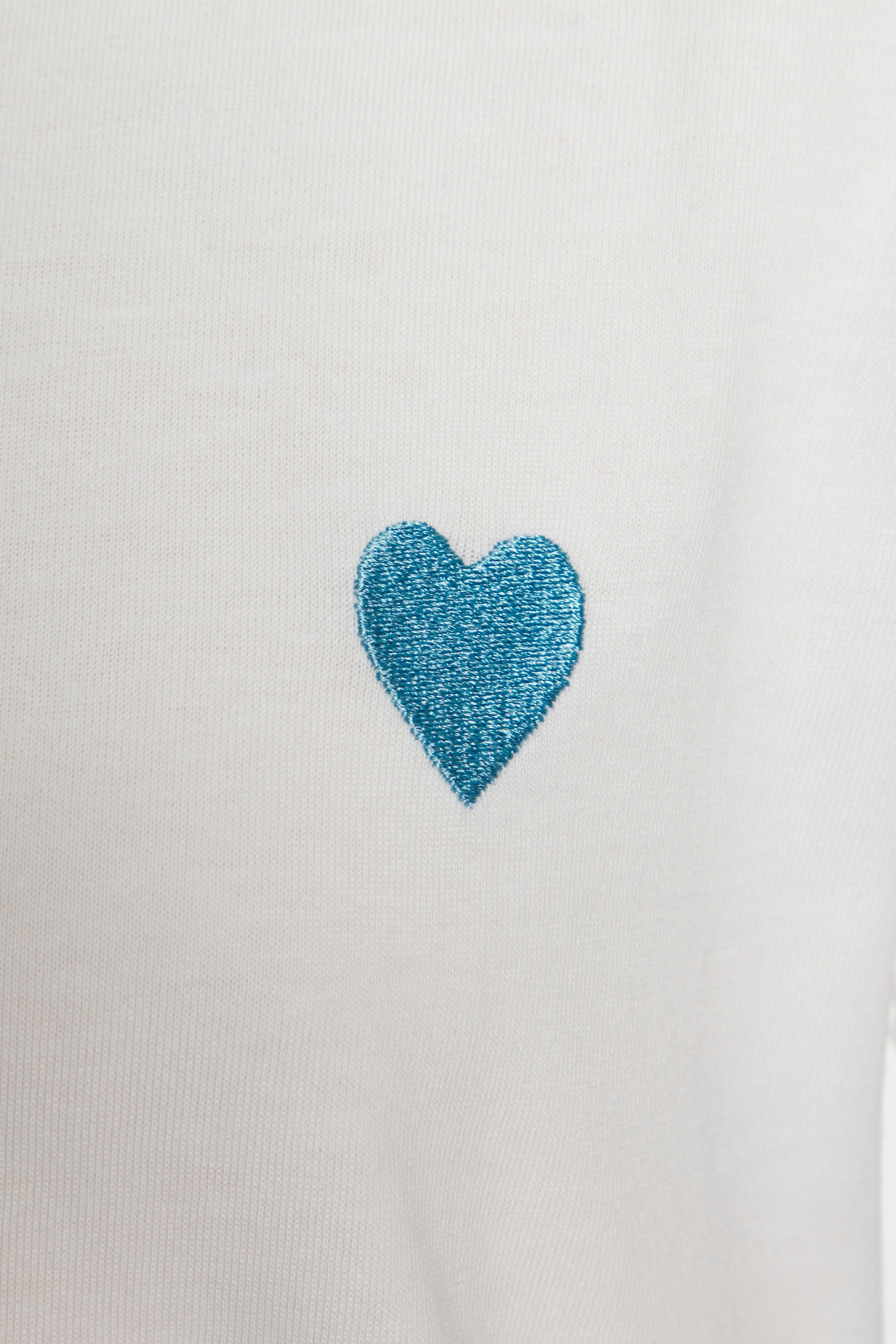 LASCANA T-Shirt, mit süßer Herz-Stickerei, Kurzarmshirt aus Baumwolle