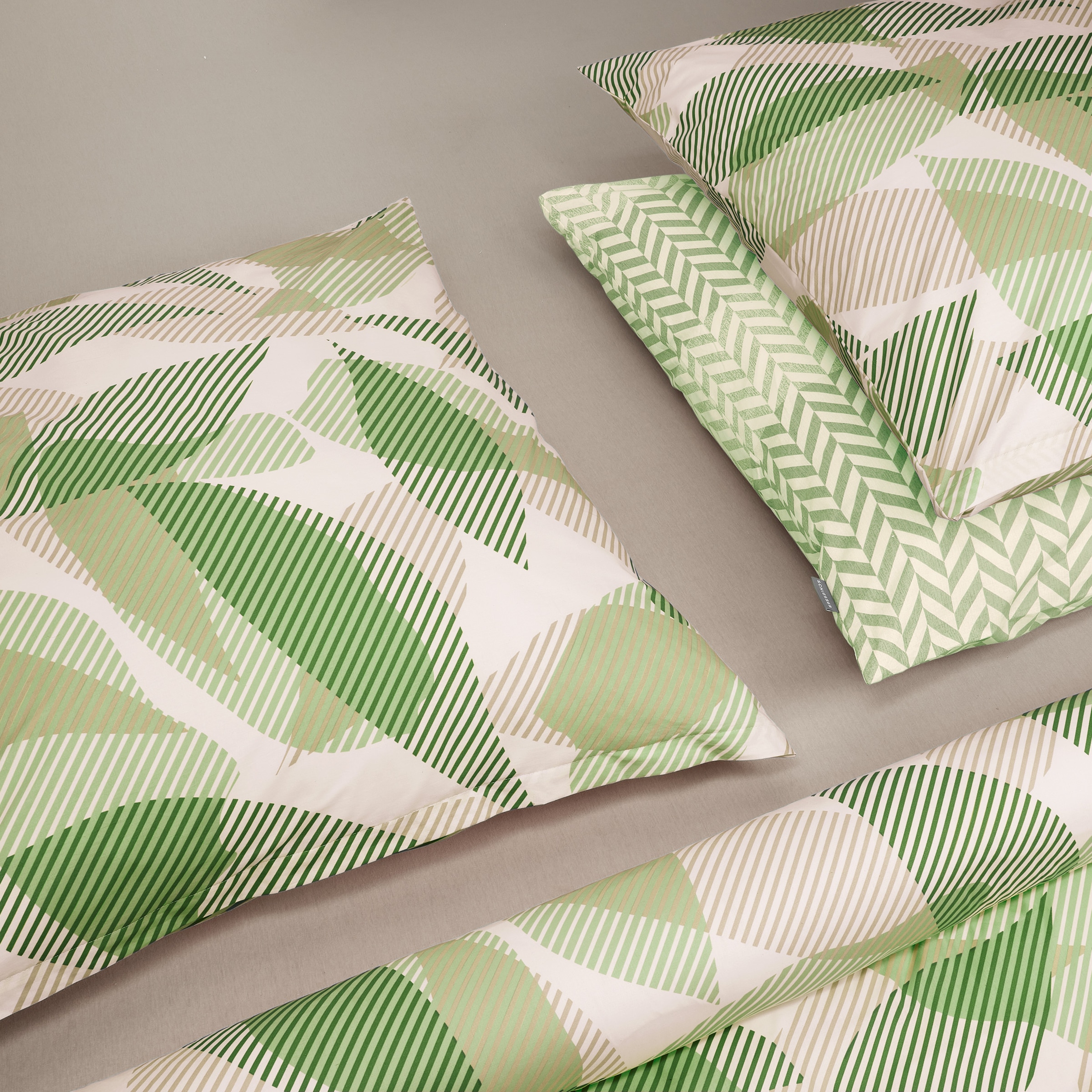 Schiesser Bettwäsche »Lea aus weicher Baumwolle mit aufwendigem Grafikprint«, (2 tlg.), MADE IN GREEN by OEKO-TEX®-zertifiziert