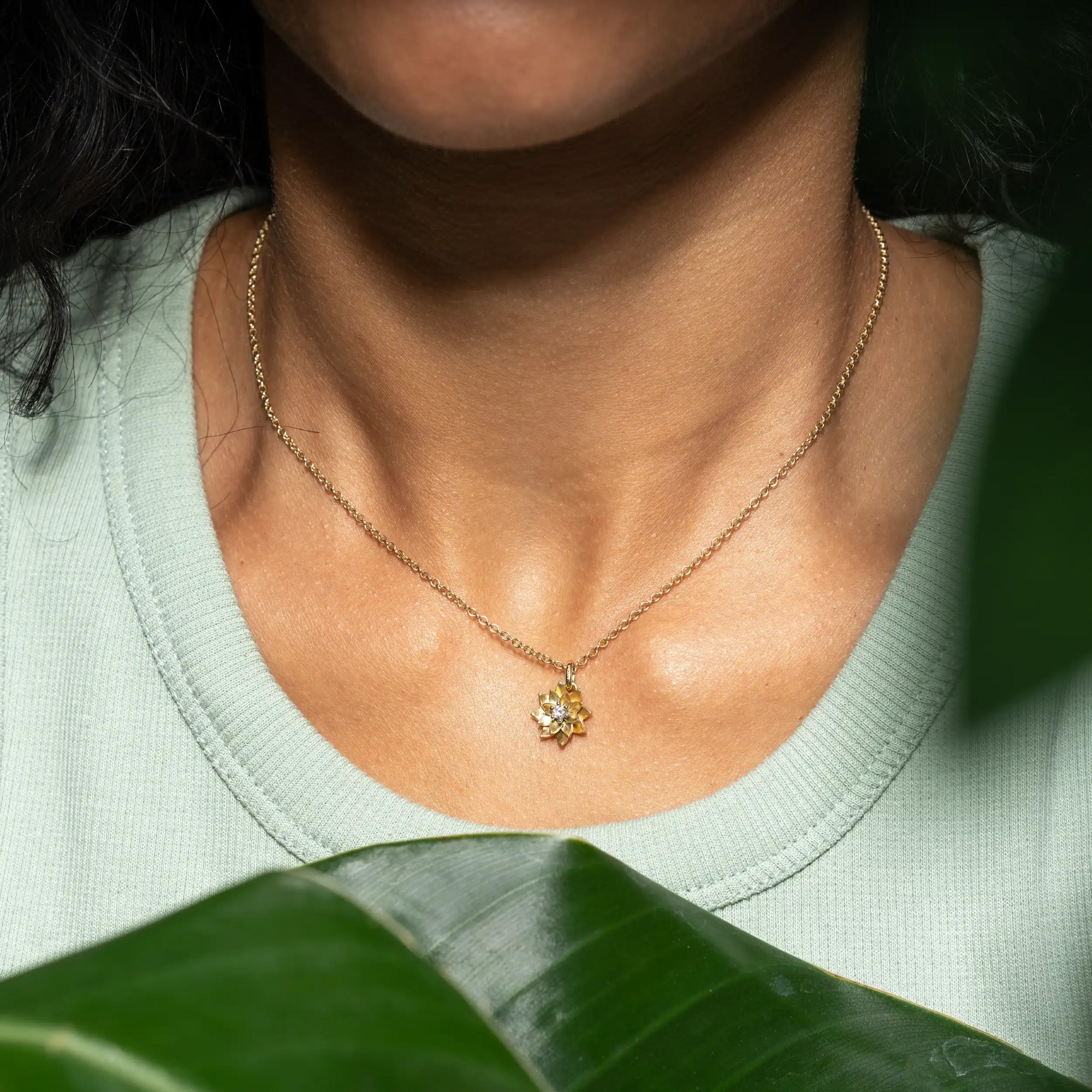 LYOMI Kette mit Anhänger »585/- GG/WG Lotusblüte synth. Diam. 0,06ct.«