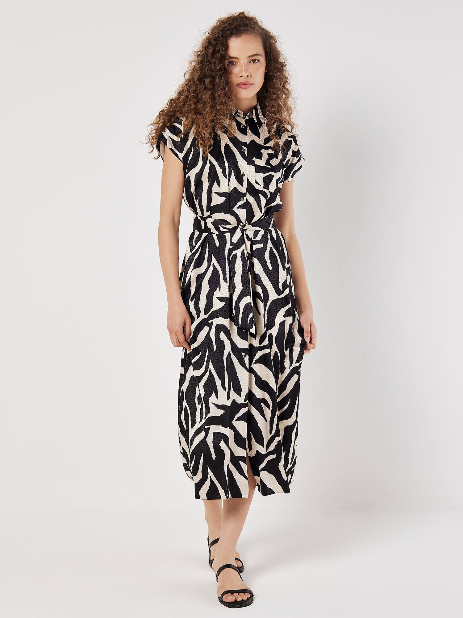 Apricot Druckkleid »Midikleid aus strukturiertem Satin« Stoffgürtel, 2 tlg. mit Zebramuster