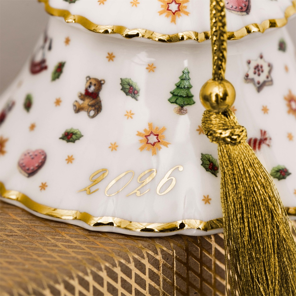 Villeroy & Boch Weihnachtsfigur »Ornament Weihnachtsbaum 2026 Christmas Classics 7,4 x 7,4 x 8,4 cm weiß-gold« Nur Dekoration