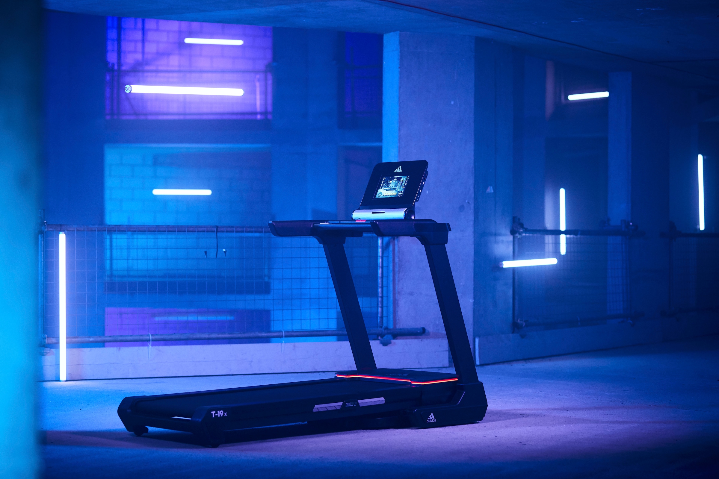 adidas Performance Laufband »T-19x«, (mit integriertem Ventilator und Tablet-Halterung), bis max. 20 km/h, klappbar