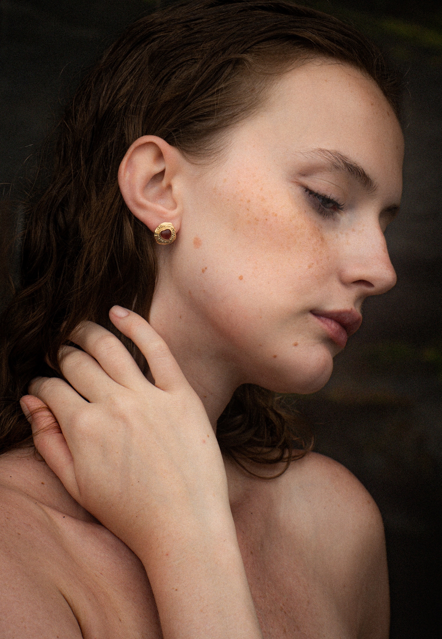 HAZE & GLORY Paar Ohrstecker »Ohrringe Ohrstecker Herz Onyx Rot 925 Sterling Silber vergoldet - Head Over Heels«