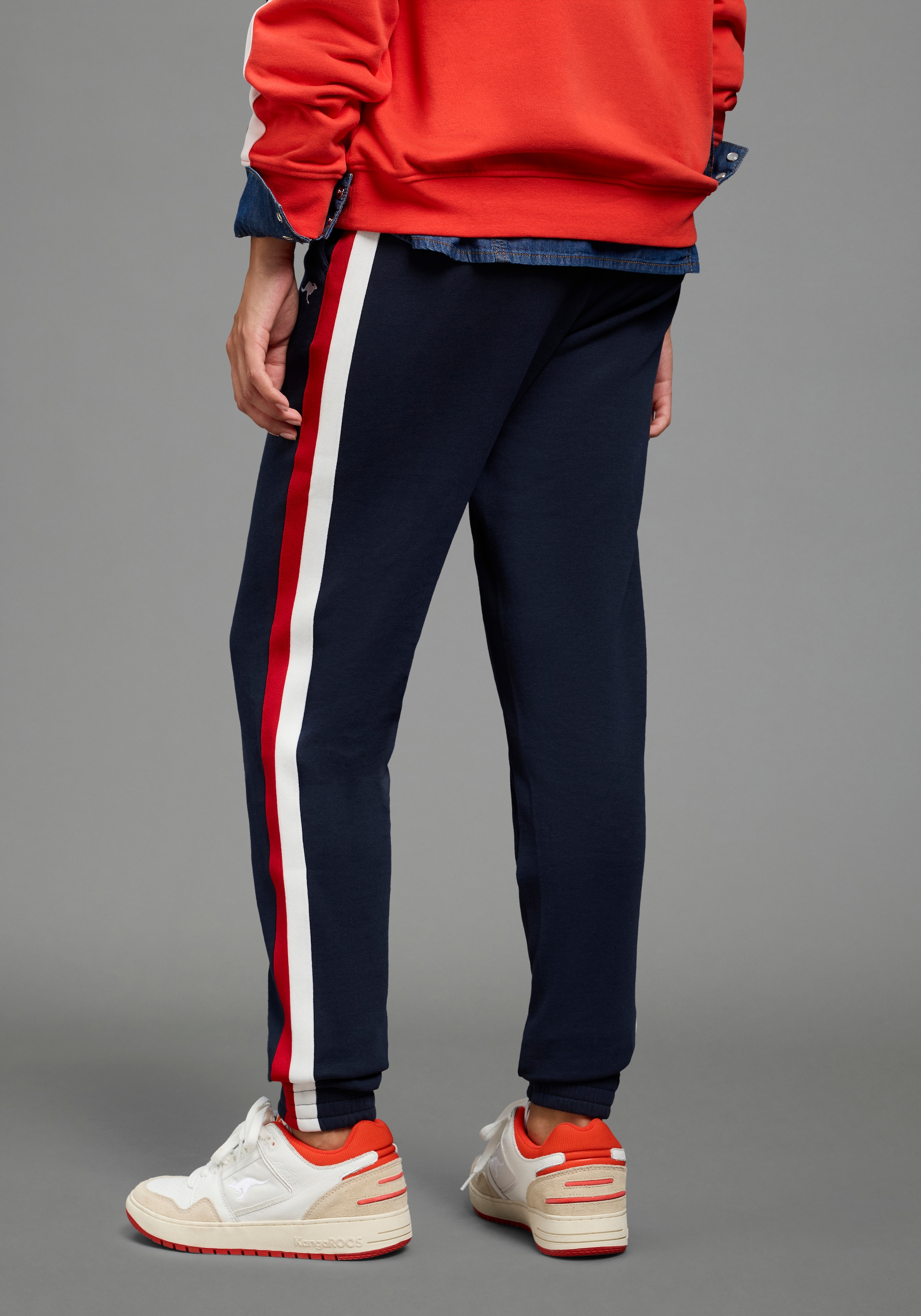 KangaROOS Jogginghose  mit 2 Eingrifftaschen, aus Baumwolle und Polyester