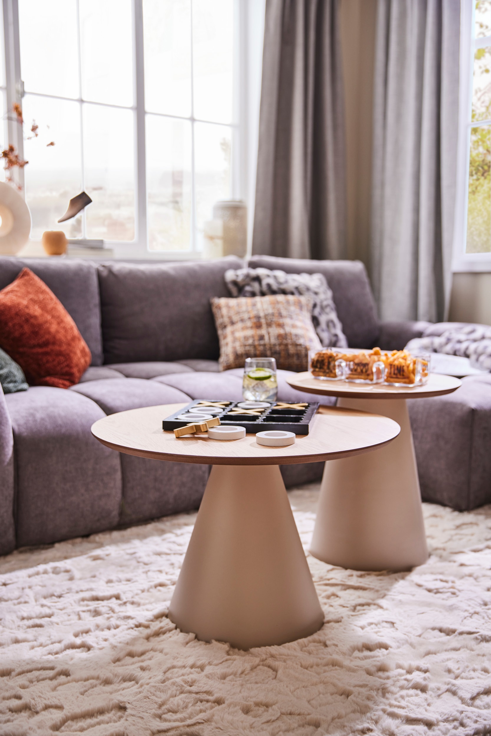 ACTONA GROUP Couchtisch »Soli«, Rund Couchtisch, Tischplatte matt Eiche, Säule Gestell grau, Ø65x43cm