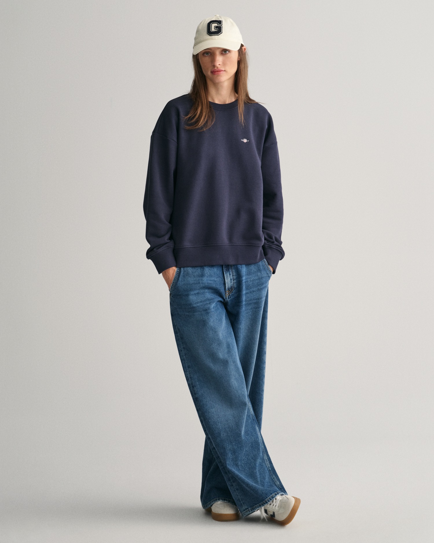 Gant Sweatshirt »SHIELD C-NECK SWEAT«, Grafische GANT-Stickerei auf der Brust
