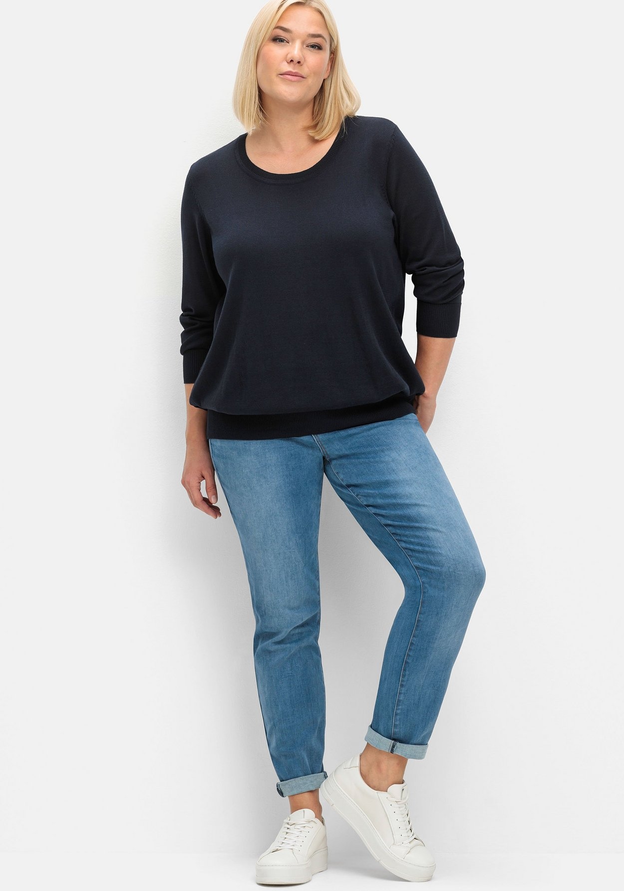 Sheego Rundhalspullover »Pullover aus leichtem Strick, mit Rippbund«, aus leichtem Strick, mit Rippbund