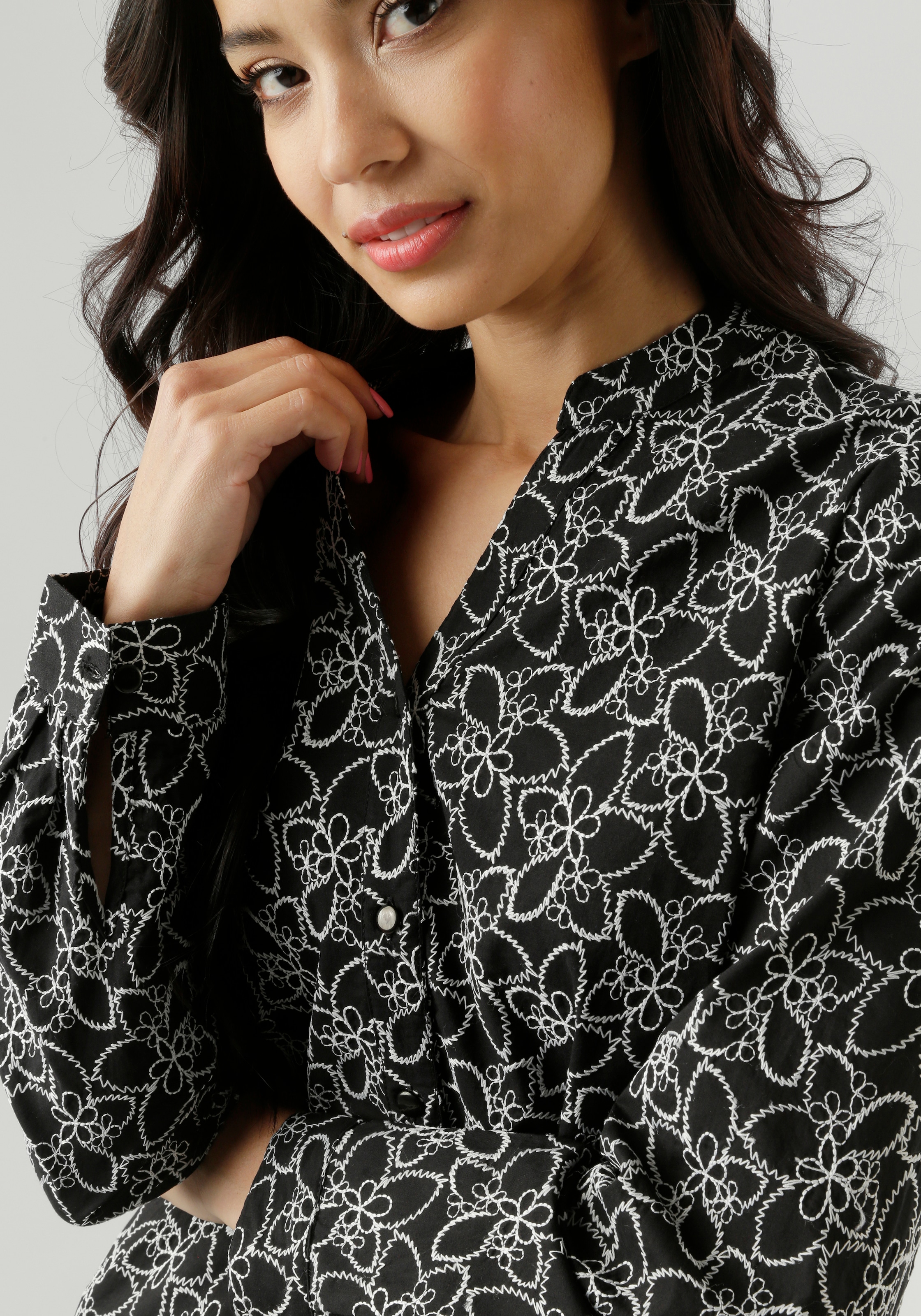 Aniston SELECTED Langarmbluse mit trendiger und aufwendiger Stickerei allover