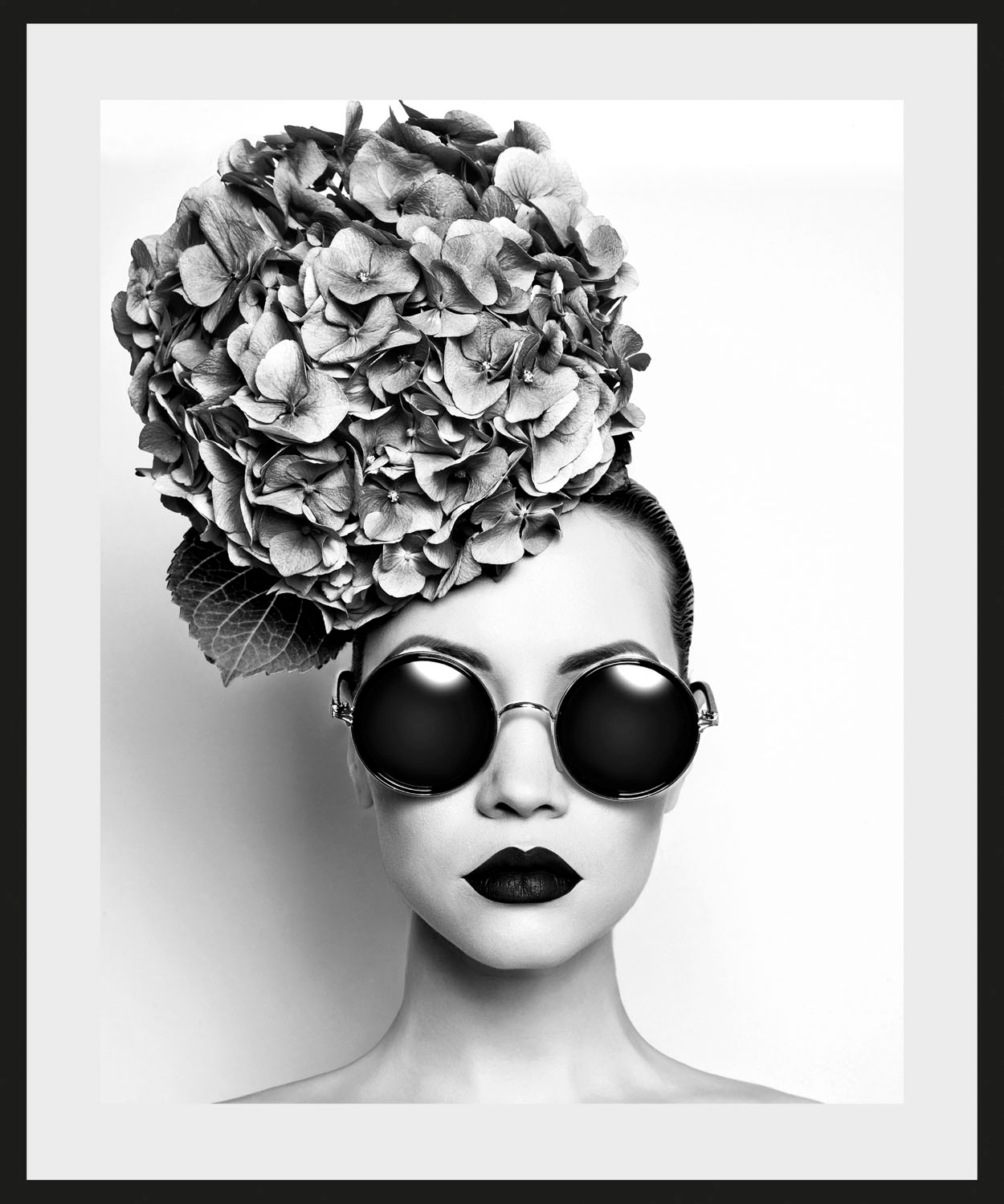 queence Bild »Chantal« Bilder von Frauen | Blumen | Frau | Schwarz-Weiß 1 Stk. tlg. HD Premium Poster-Druck inkl. Holzrahmen