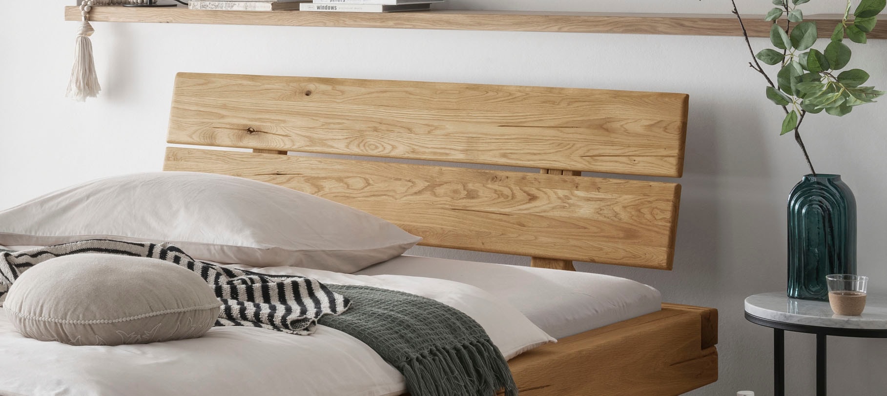 Home affaire Massivholzbett »Ultima Balkenbett Doppelbett, Füße aus Metall in Y-Form«, (hohe Belastbarkeit: 200kg je Seite), FSC®-zertifizierte Wildeiche oder Fichte, viele Breiten zur Auswahl