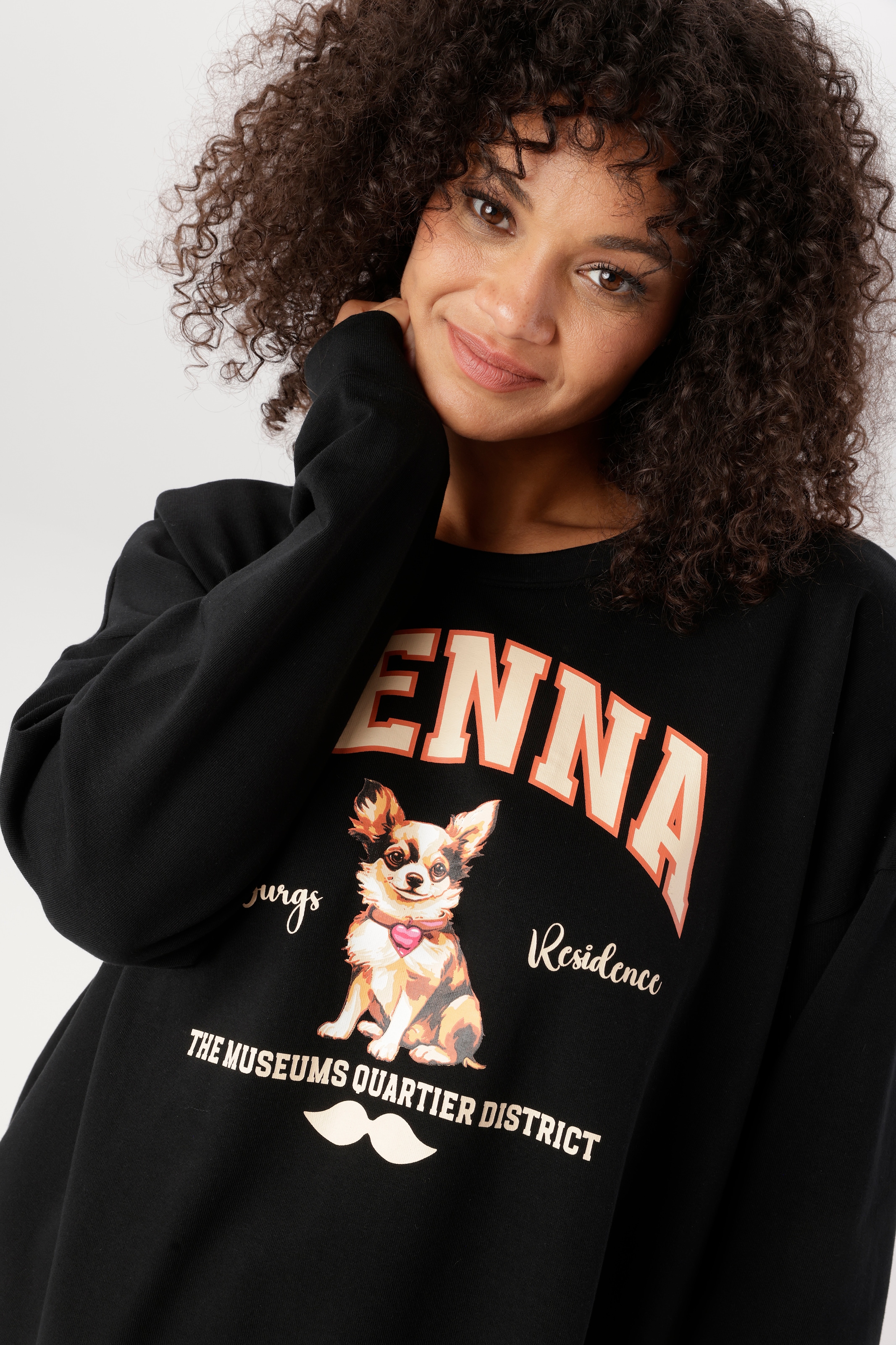 Aniston PLUS Sweatshirt , mit süßer Applikation - NEUE KOLLEKTION
