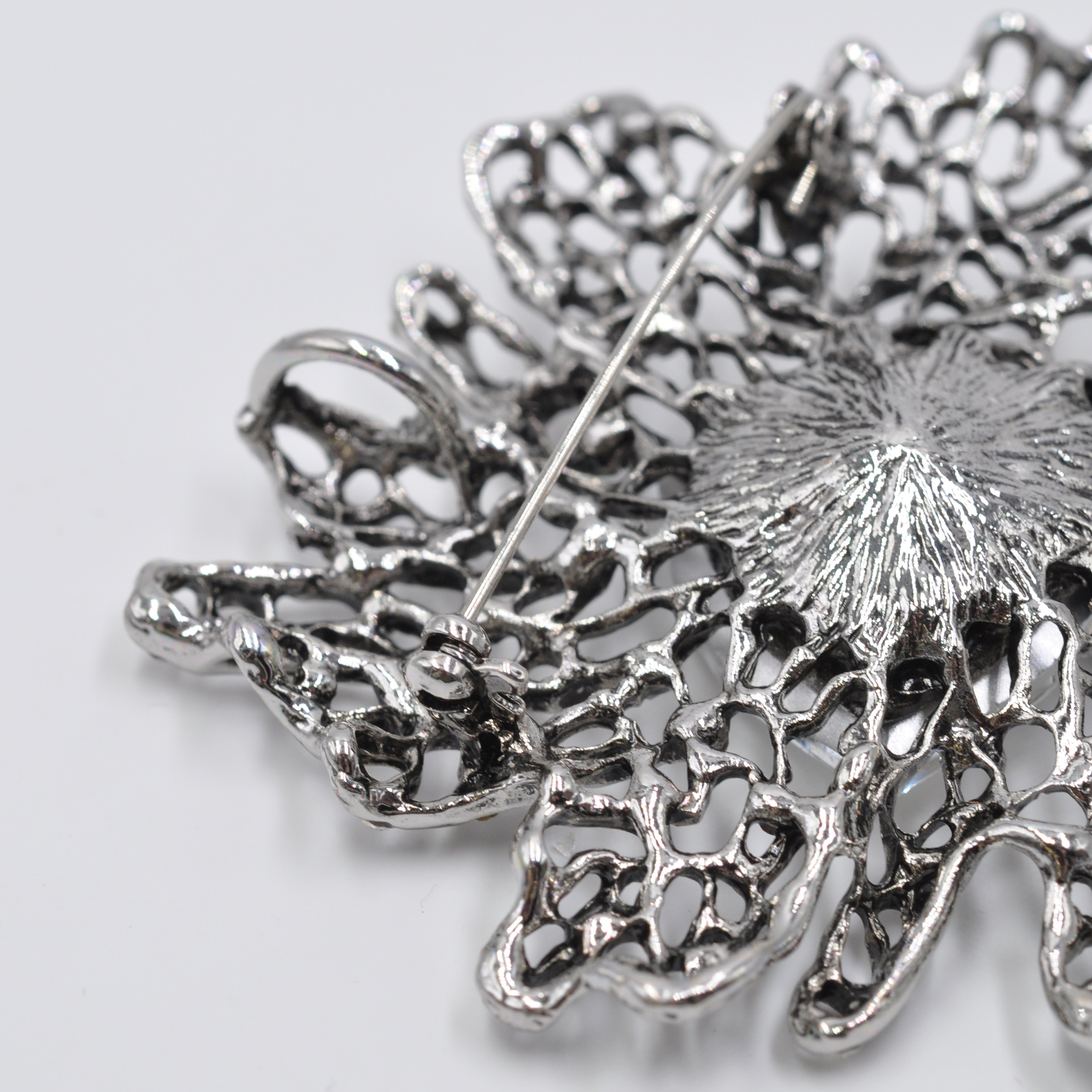 Firetti Brosche »Schmuck Geschenk Water Lily« ()