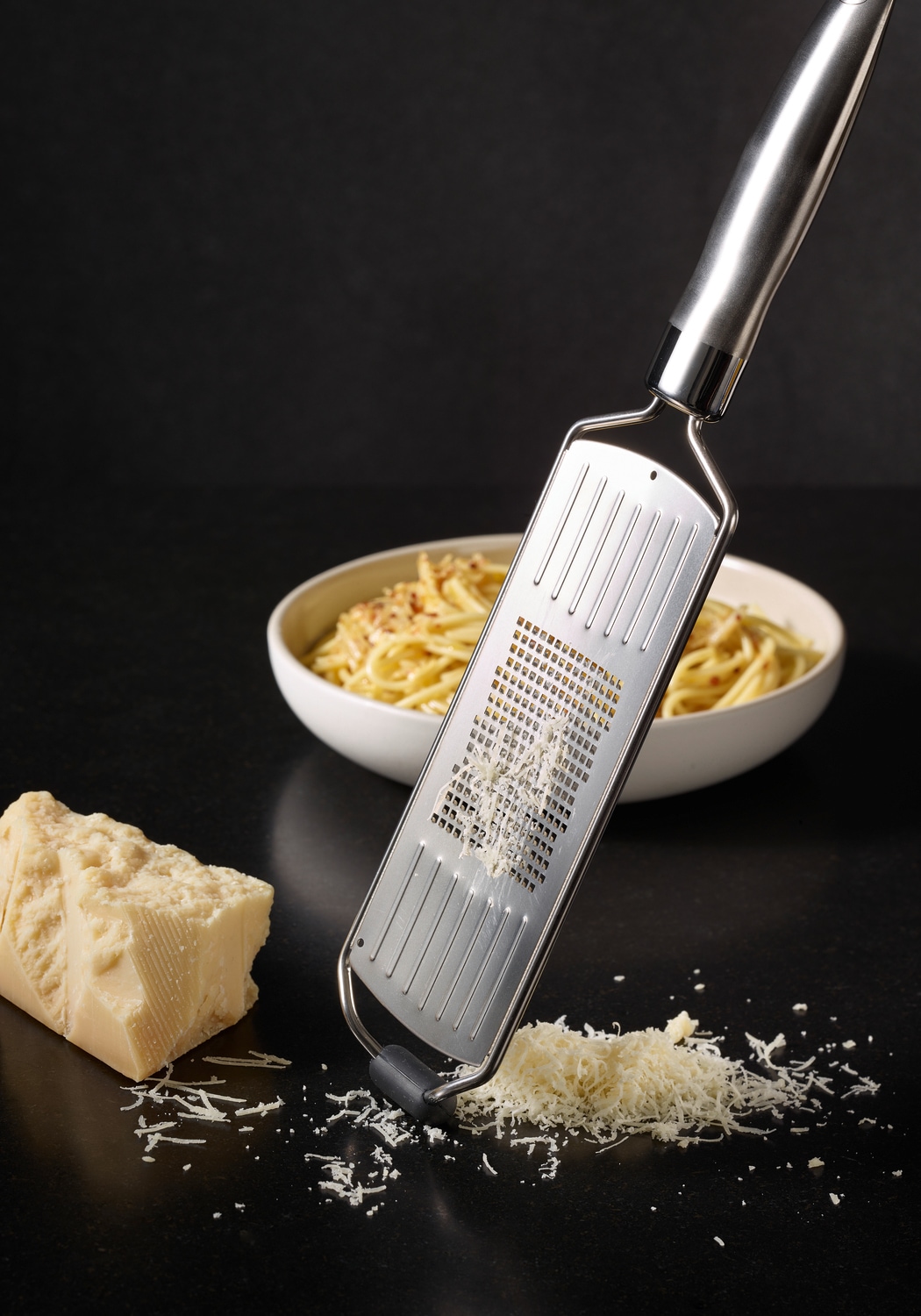 RÖSLE Küchenreibe, (1 St.), Feinreibe für Parmesan, Gewürze und Zitrone, mit ergonomischem Griff