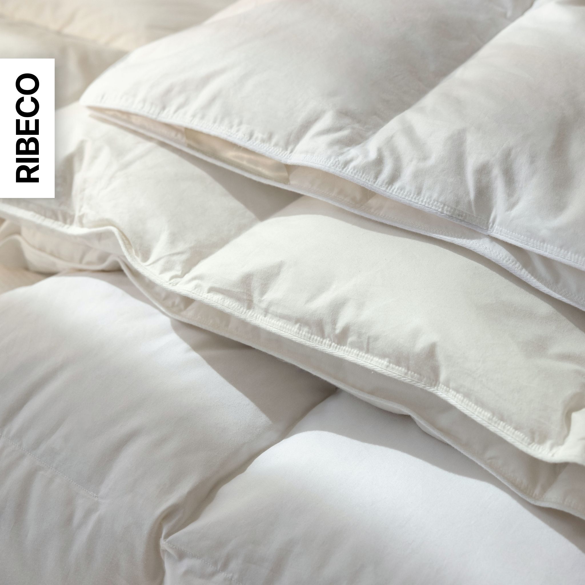 RIBECO Daunenbettdecke "Johanna, Bettdecke in 135x200 und 155x220cm und weiteren Größen" leicht Füllung 80Daunen20Federn 1 Stk. tlg. Topseller, Daunen und Federn, Daunendecke, Federdecke, Made in Germany