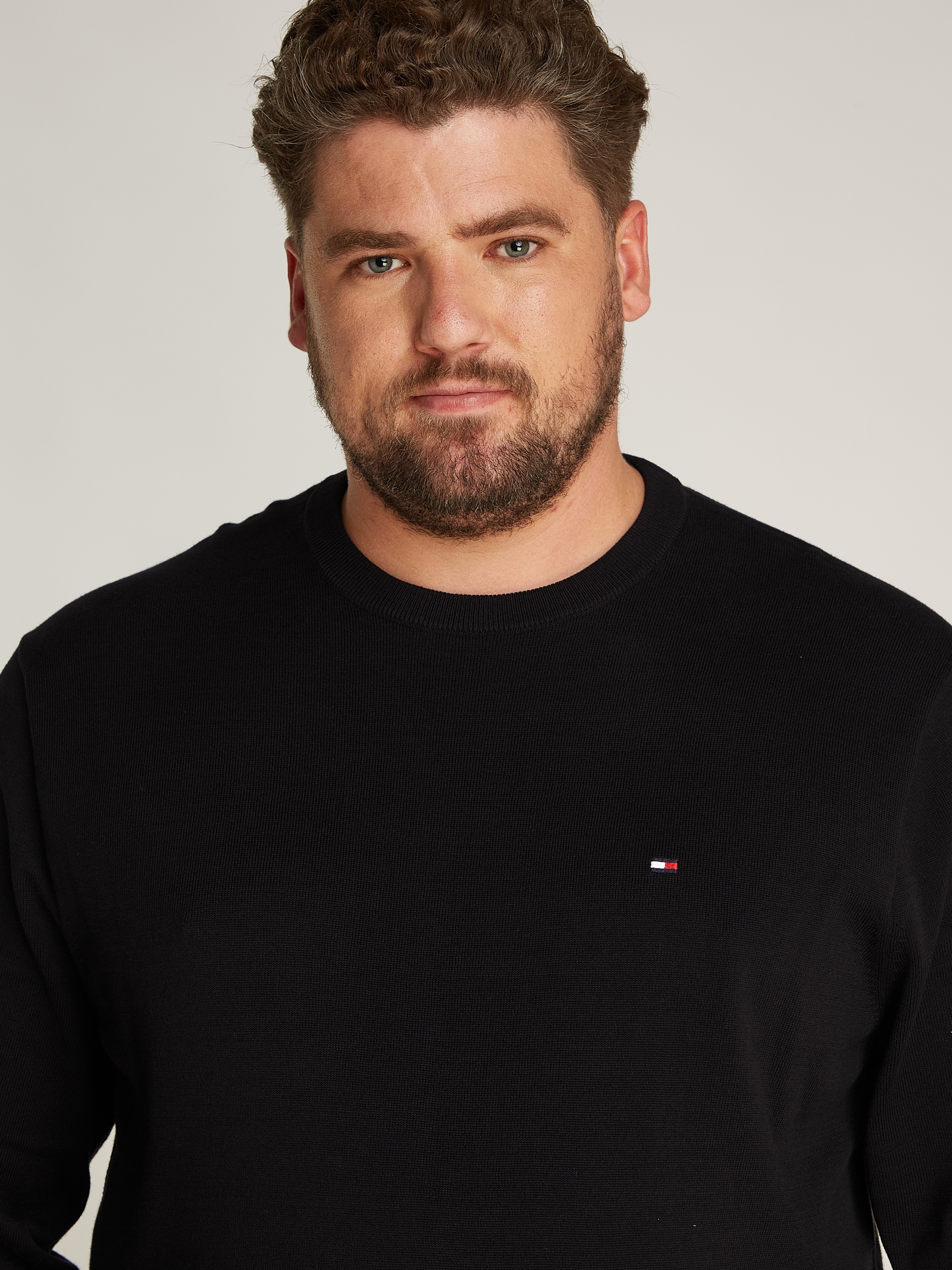 Tommy Hilfiger Big & Tall Rundhalspullover »BT-ESSENTIAL COTTON CREW NECK-B«, in Großen Größen, Logostickerei