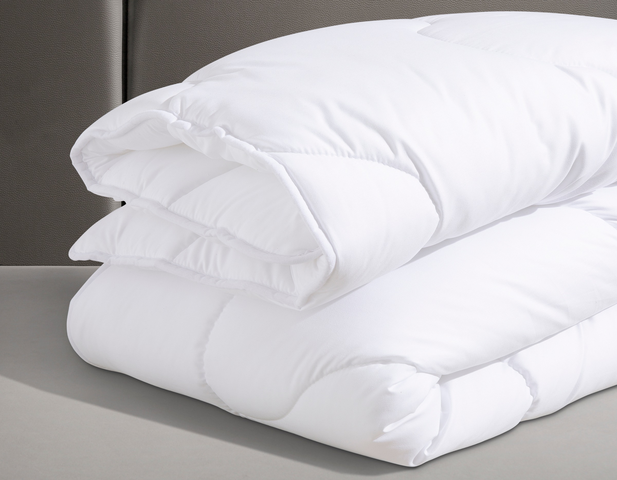 Beco Kunstfaserbettdecke »Sanalux Protect«, warm, Füllung Polyester, Bezug Baumwolle oder Polyester, (1 St.), Bettdecke in 135x200, 155x220, 200x200 cm, Sommer oder Winter