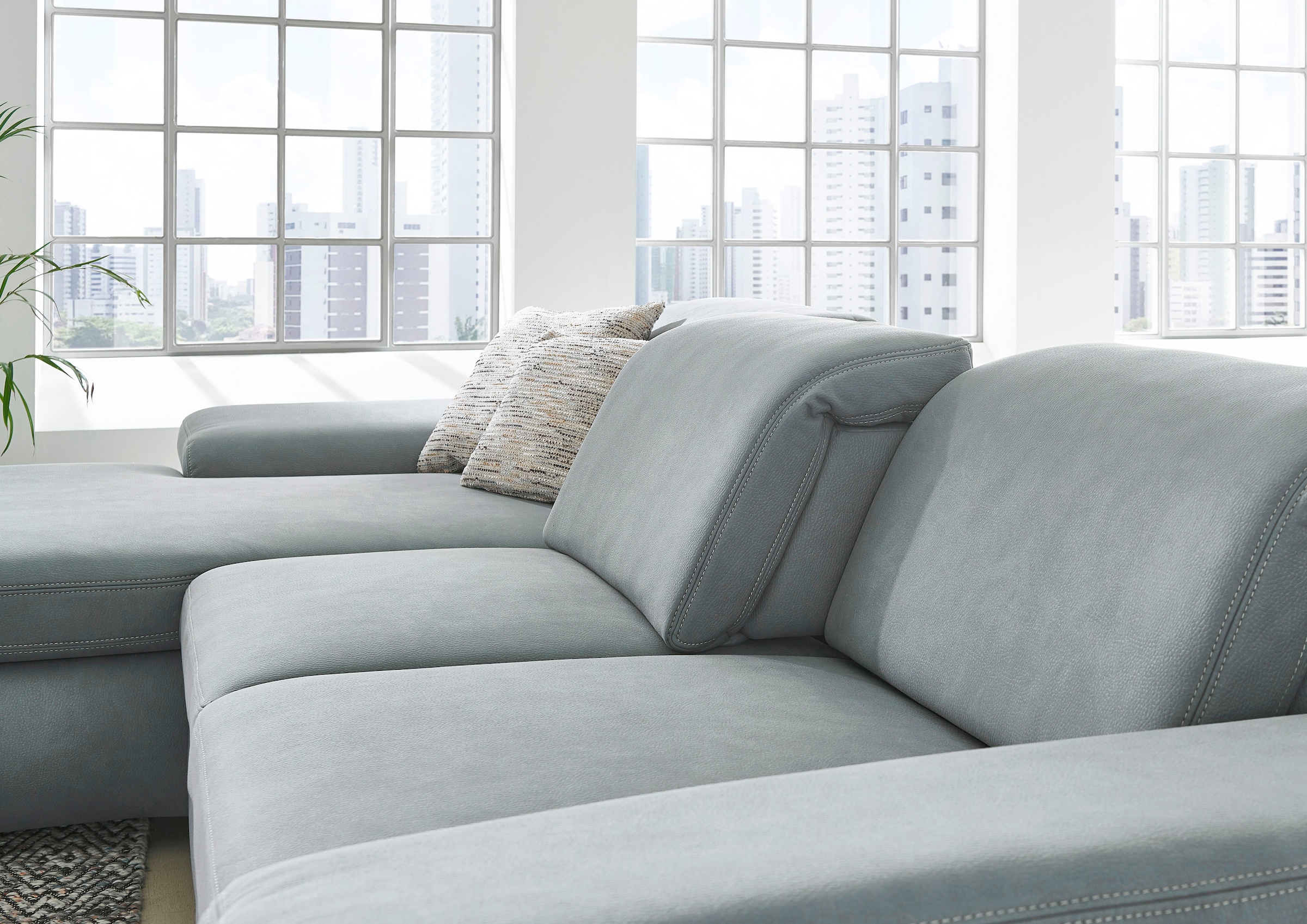 Die PlanBar Ecksofa »MP-IN17041 L-Form« mit Sitztiefenverstellung, optional Kopfteilverstellung & Bettfunktion