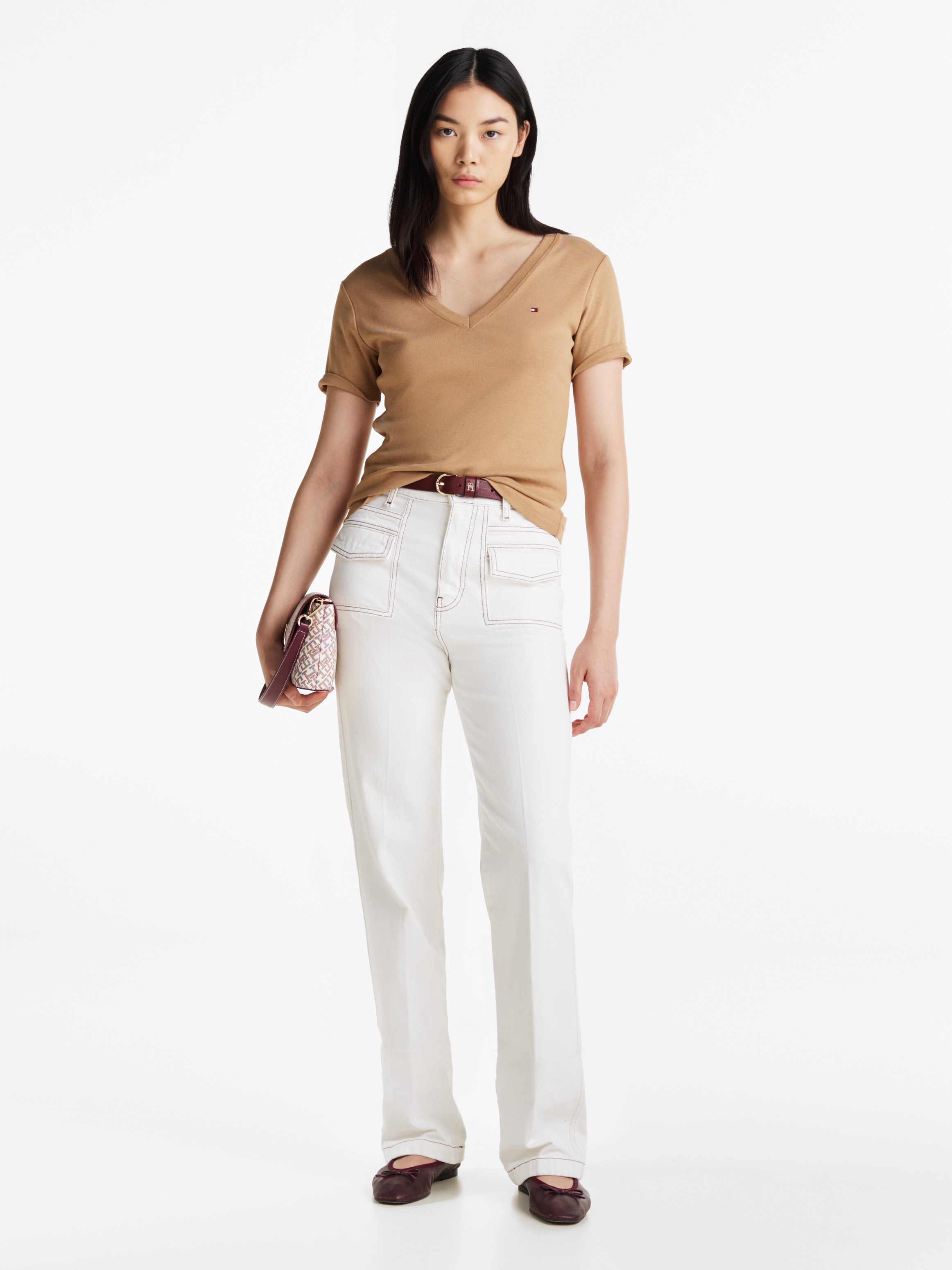 Tommy Hilfiger T-Shirt »SLIM CODY V-NK SS«, mit Logostickerei