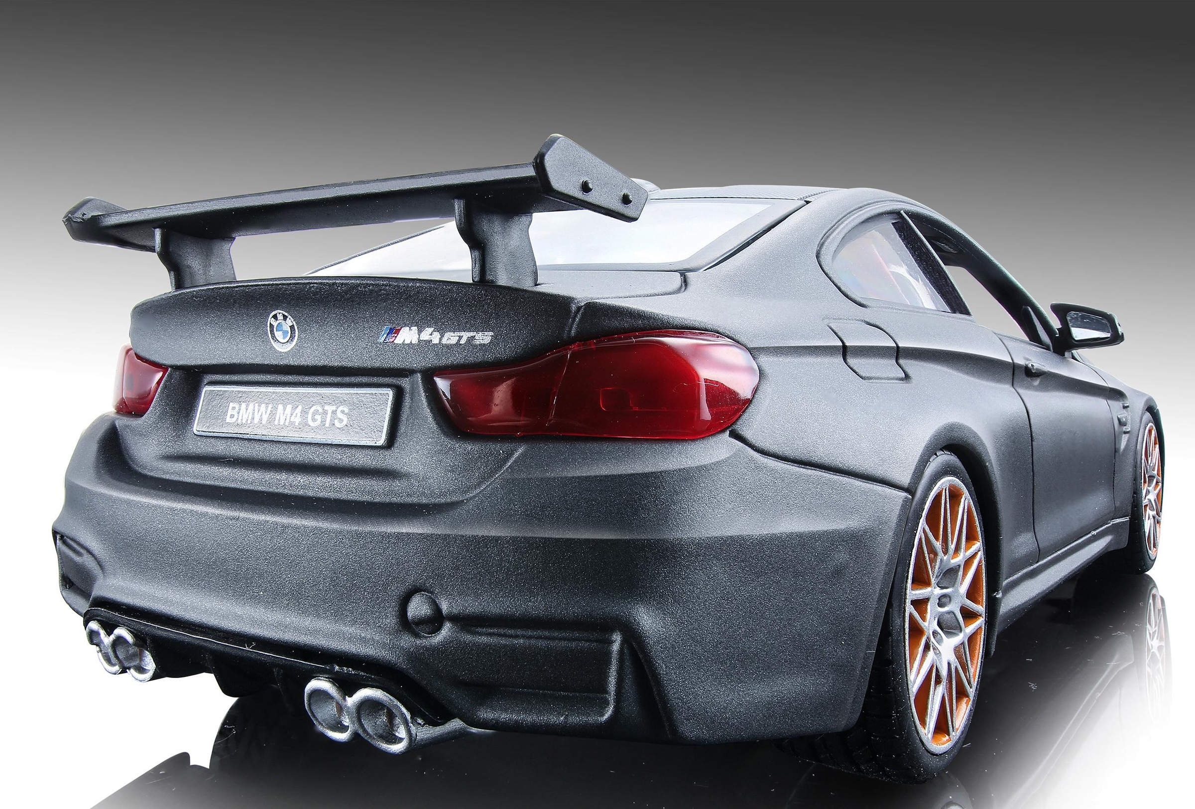 Maisto® Sammlerauto »BMW M4 GTS, 1:24, metallic grau«, 1:24, aus Metallspritzguss