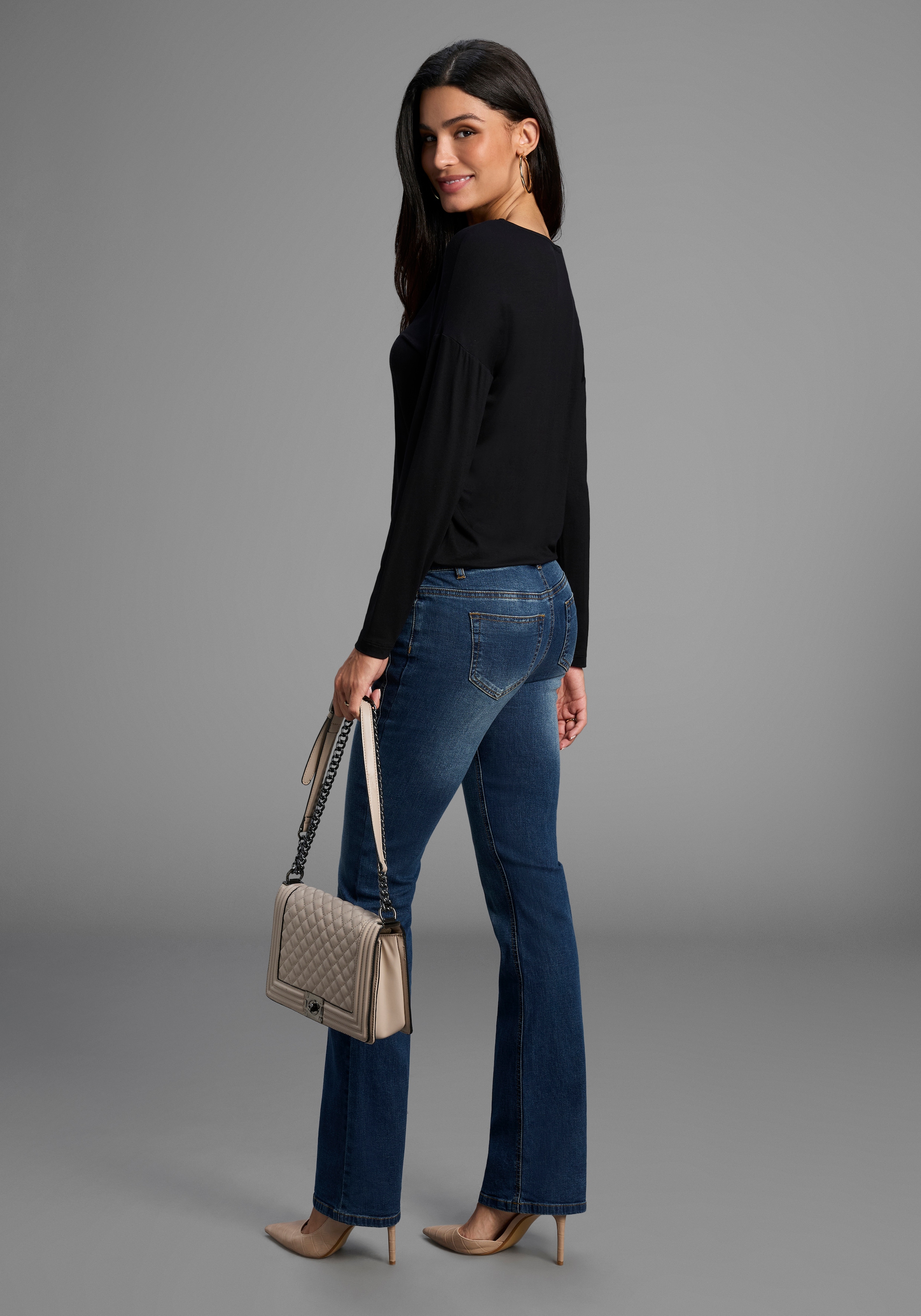 Arizona Bootcut-Jeans »mit Keileinsätzen«, ausgestellte Beinform, niedrige Leibhöhe, elastisches Material