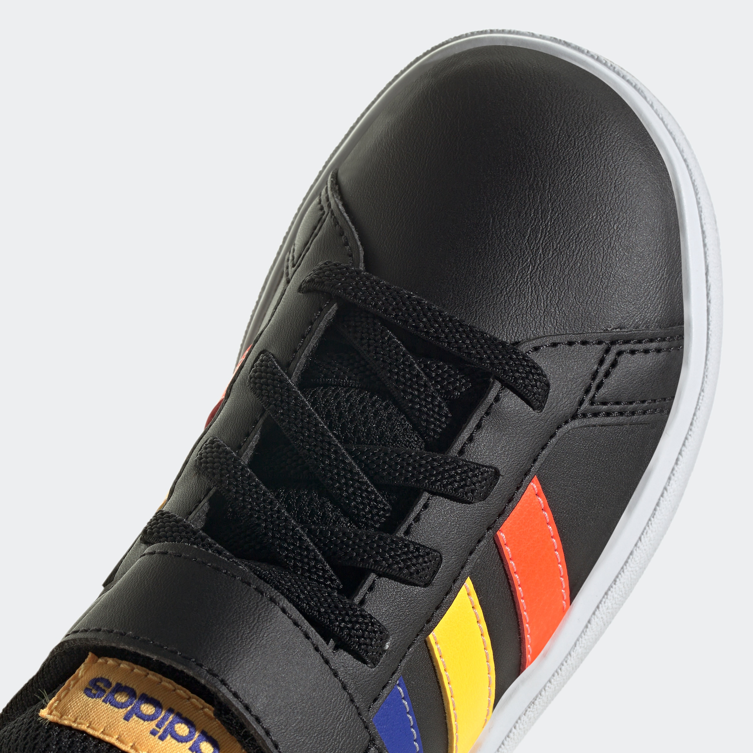 adidas Sportswear Klettschuh »GRAND COURT COURT ELASTIC LACE AND TOP STRAP«, Design auf den Spuren des adidas Superstar