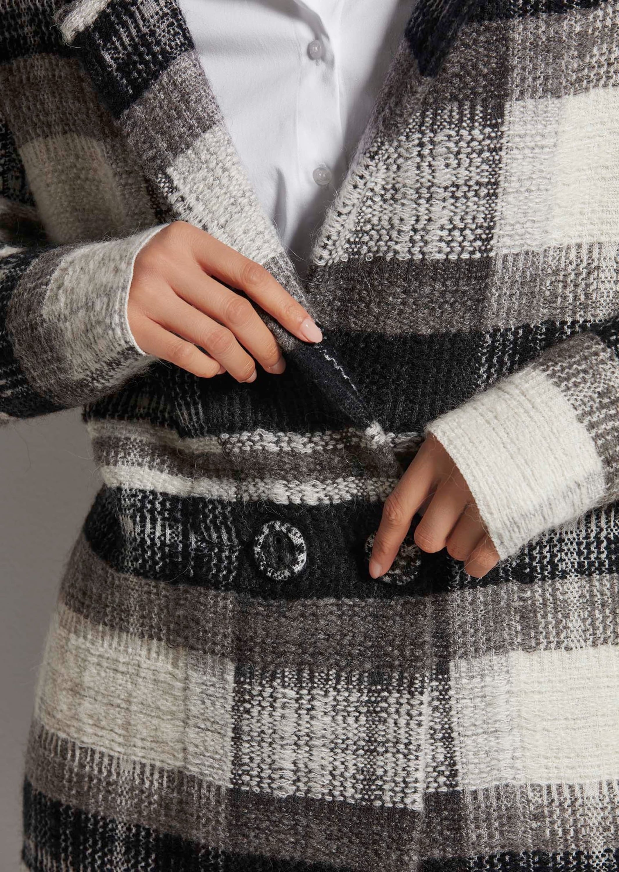 MADELEINE Strickjacke »Strickjacke Dünner Mantel aus italienischem Garn«