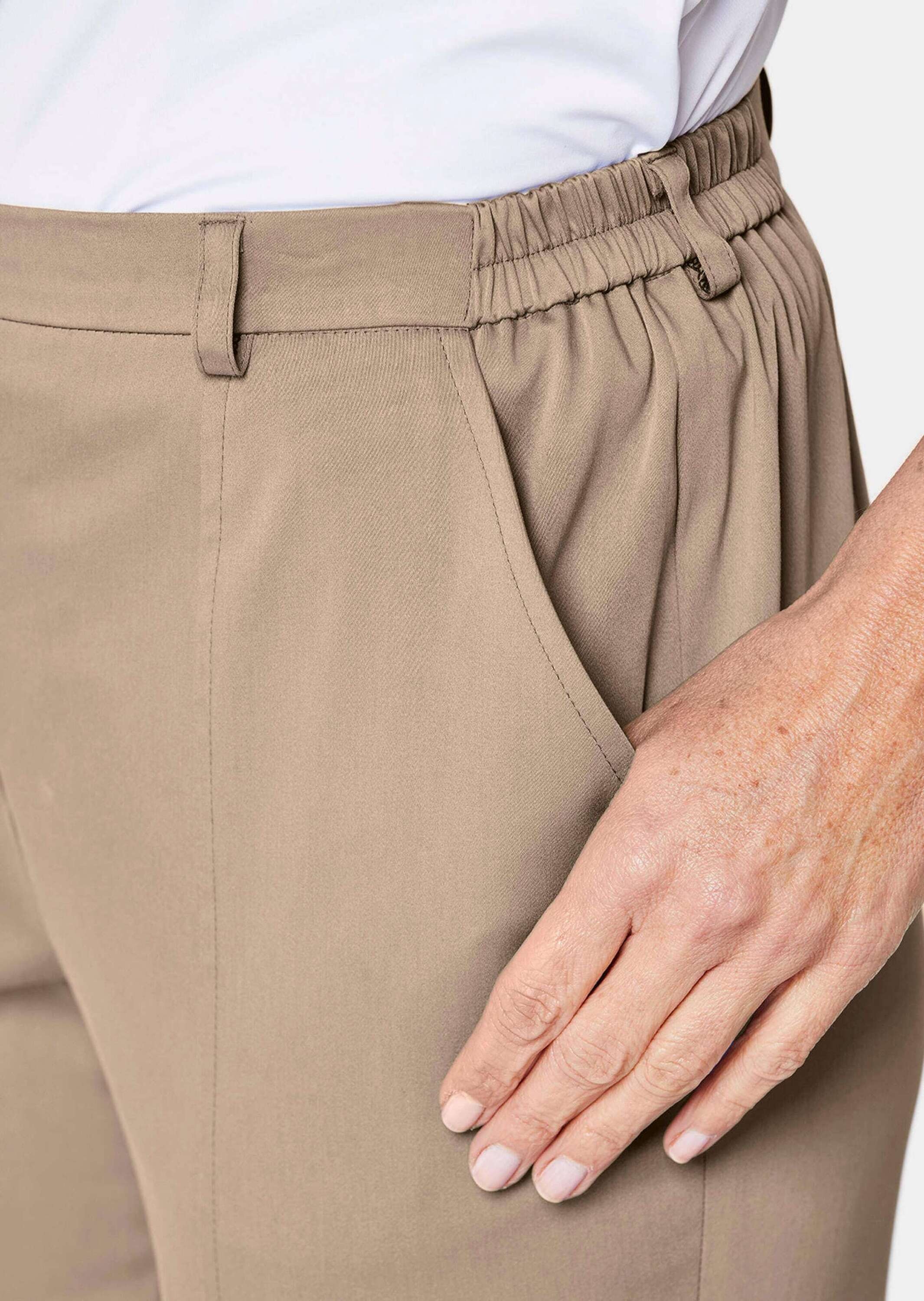 GOLDNER Caprihose »Kurzgröße Sportive Capri-Hose aus Satin«