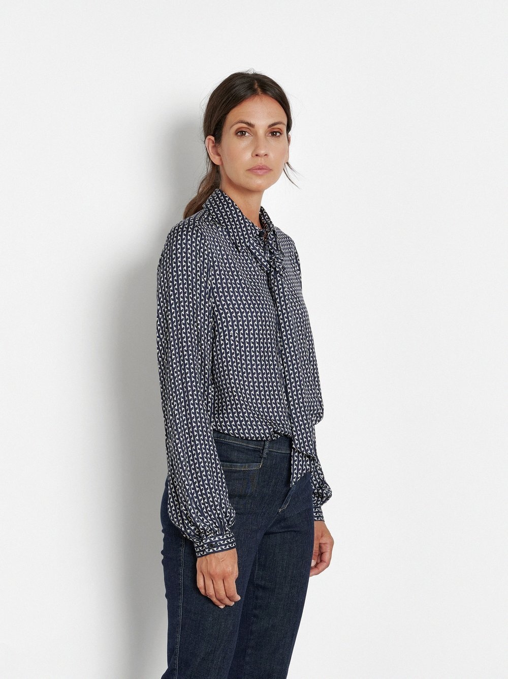 TONI Klassische Bluse »Coco« mit abnehmbarer Schluppe