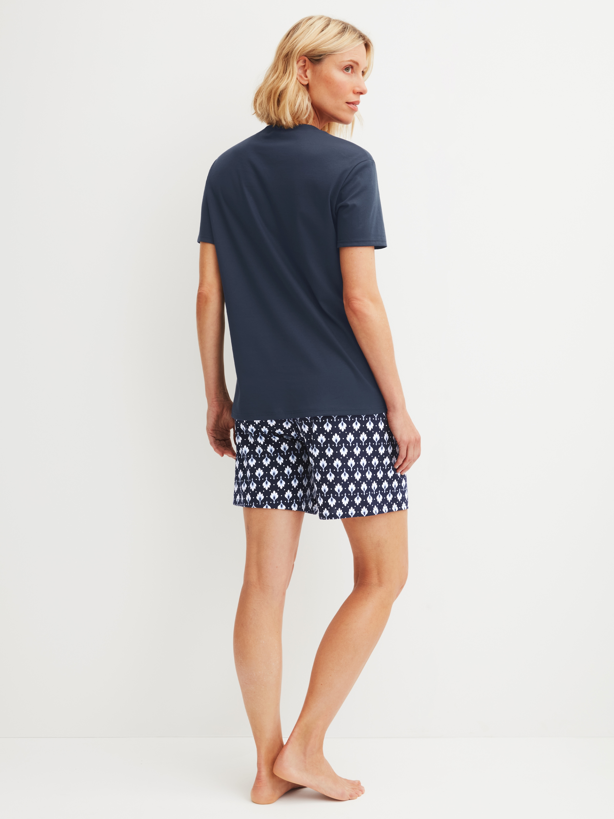 CALIDA Shorty »Daylight Dreams« 2 mit Rundhalsausschnitt und kleiner Knopfleiste, Cotton
