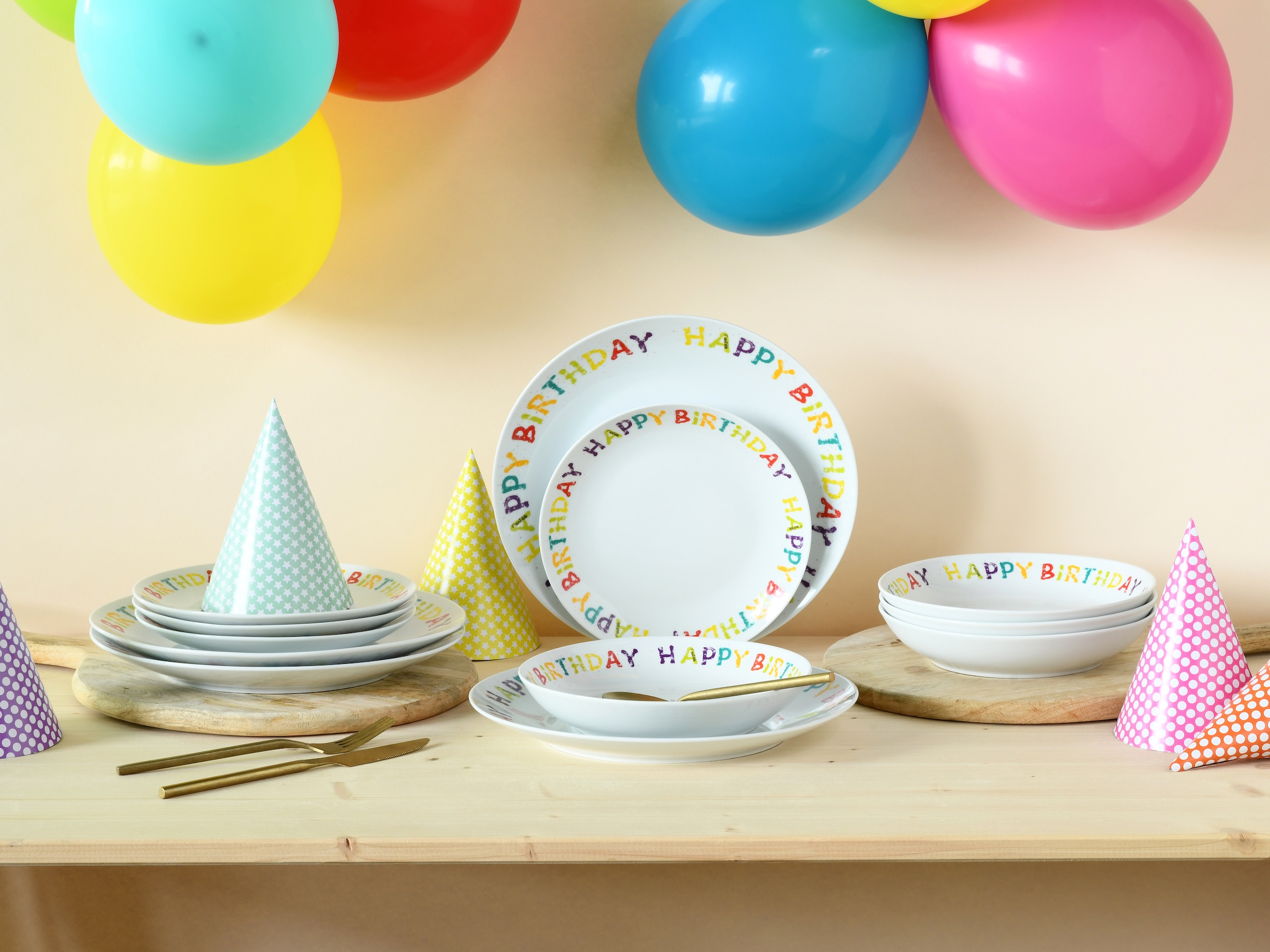 CreaTable Teller-Set »Happy Birthday, Tellerset 12-tlg.« Fröhliches buntes Geschirr, Für alle Geburtstagsfeierlichkeiten