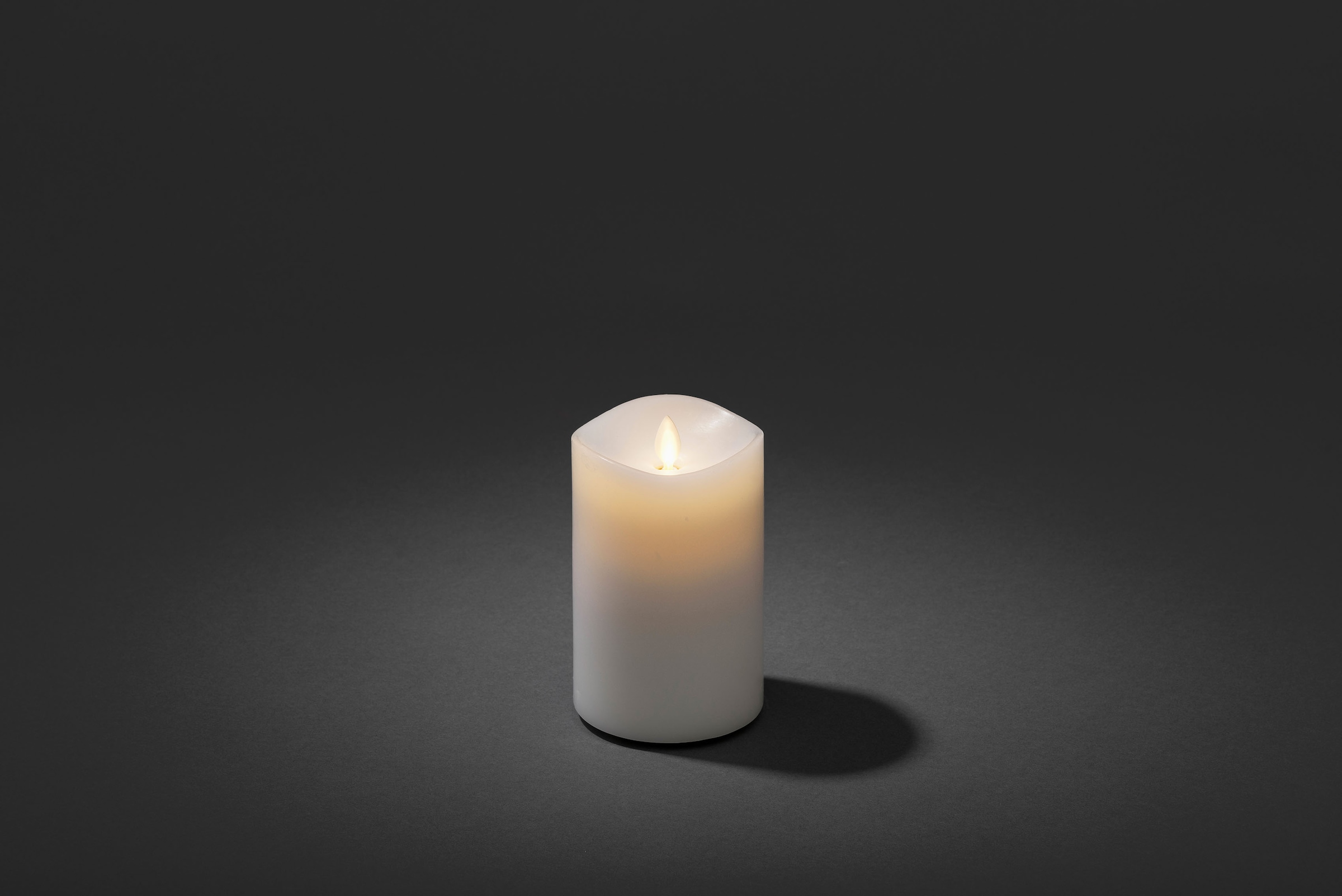 KONSTSMIDE LED-Kerze, Duftkerze, weiß, flackernd, Rechnung mit 9 H. Lavendel-Duftpad, Ø ca. cm, auf 13 cm kaufen