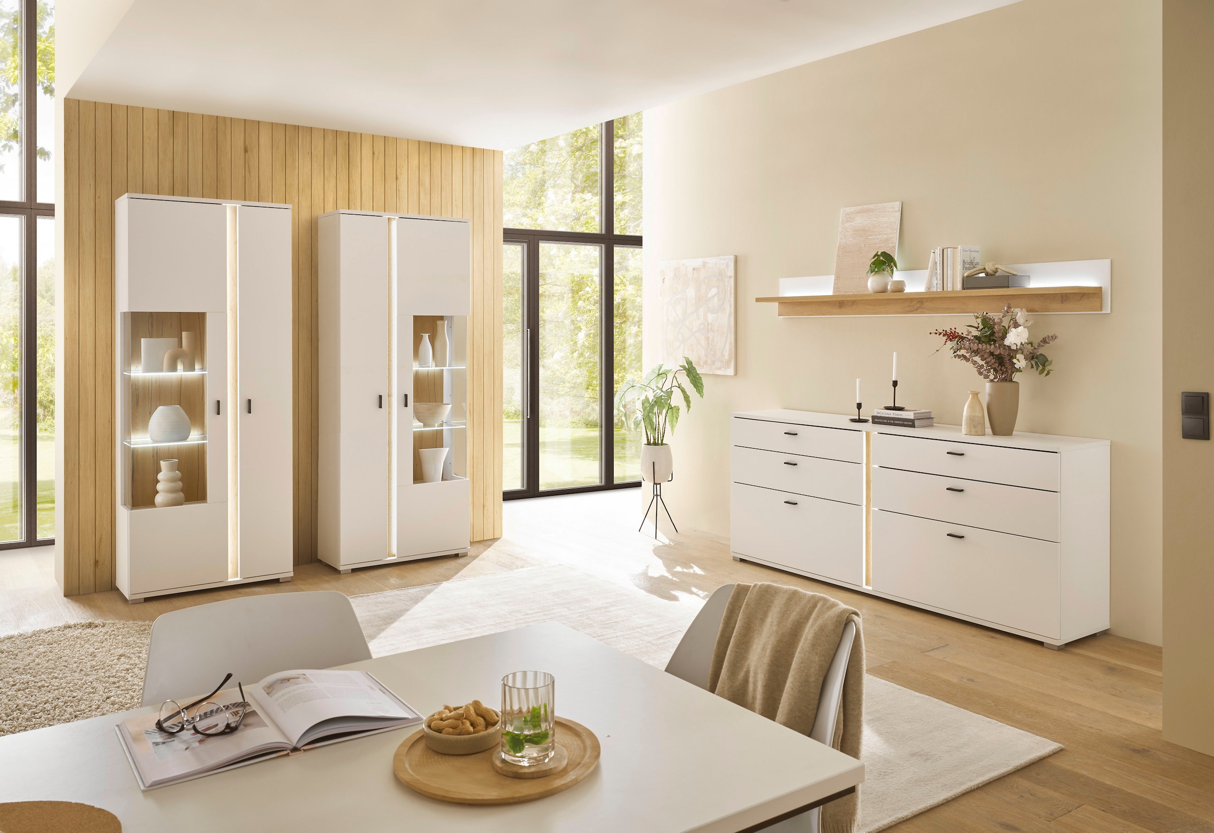 INOSIGN Vitrine »LONG ISLAND, Stauraumvitrine«, (1 St.), in moderner Trendfarbe,inklusive senkrechter Beleuchtung,Breite 80 cm
