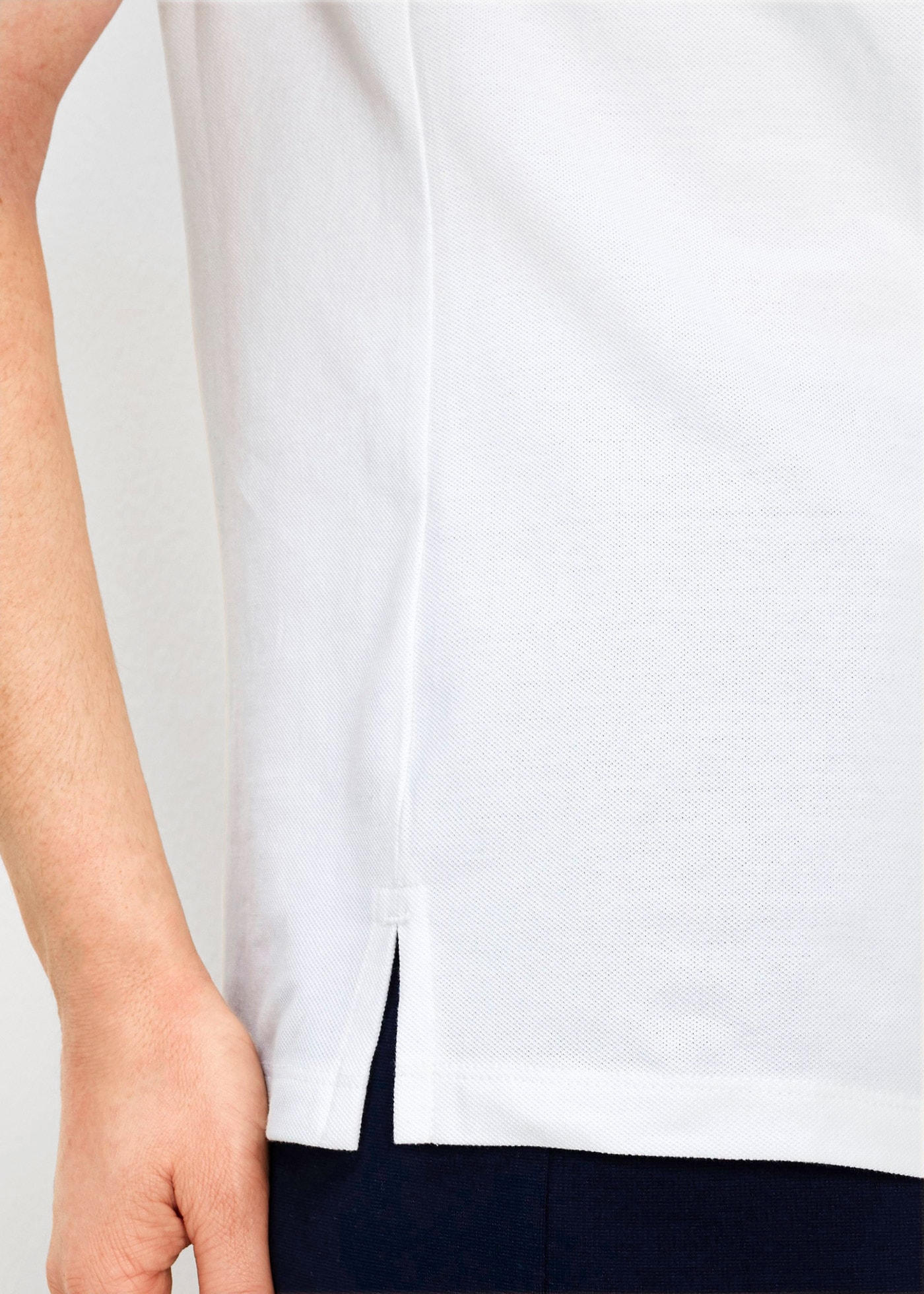 bonprix Poloshirt figurumspielende Passform, Kurzarm-Design, Polokragen