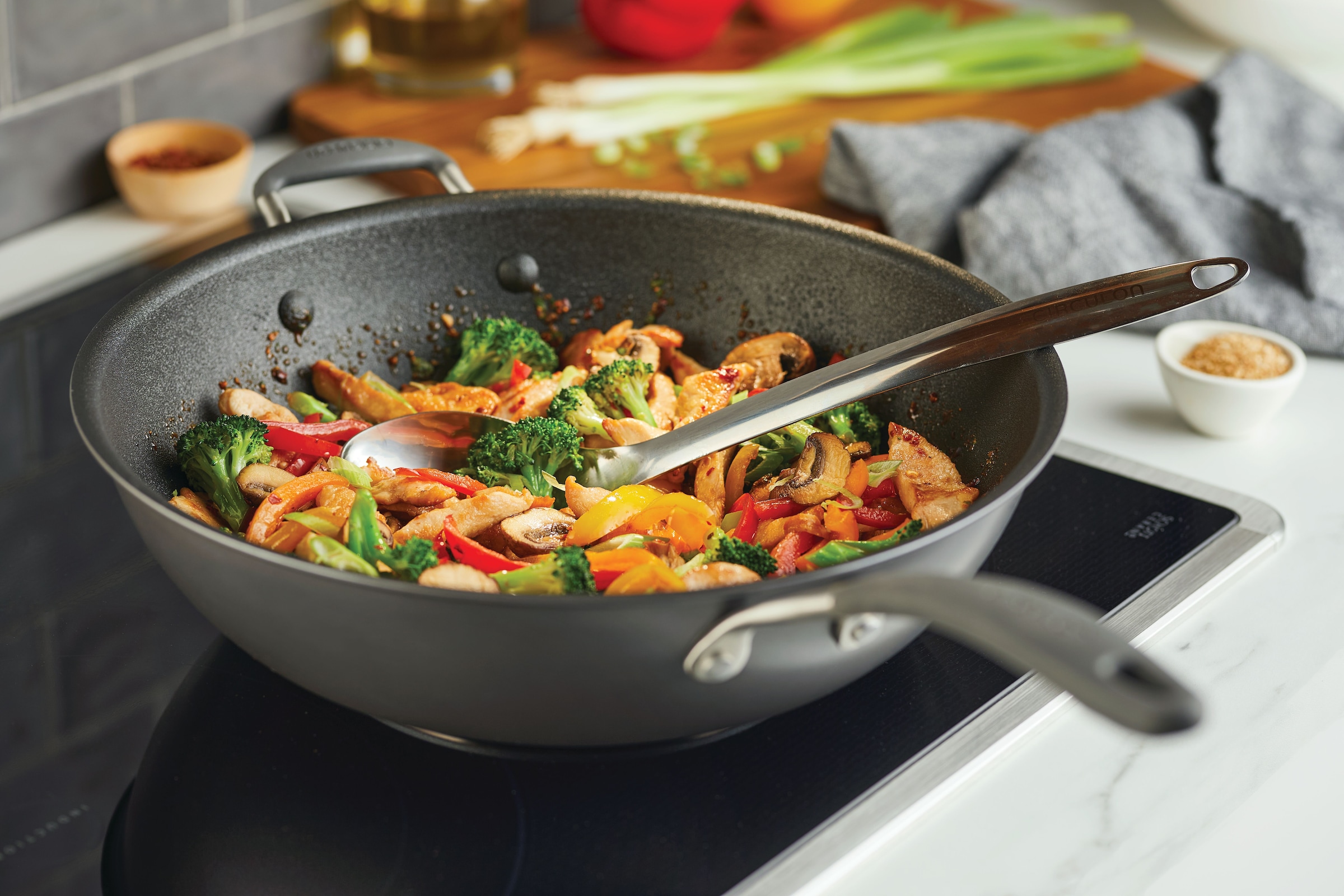 Circulon Wok »Circulon A1 Wokpfanne mit Gegengriff, 34 cm« Edelstahl 1 Stk. tlg. dreilagig beschichtet, kratzfest, spülmaschinenfest