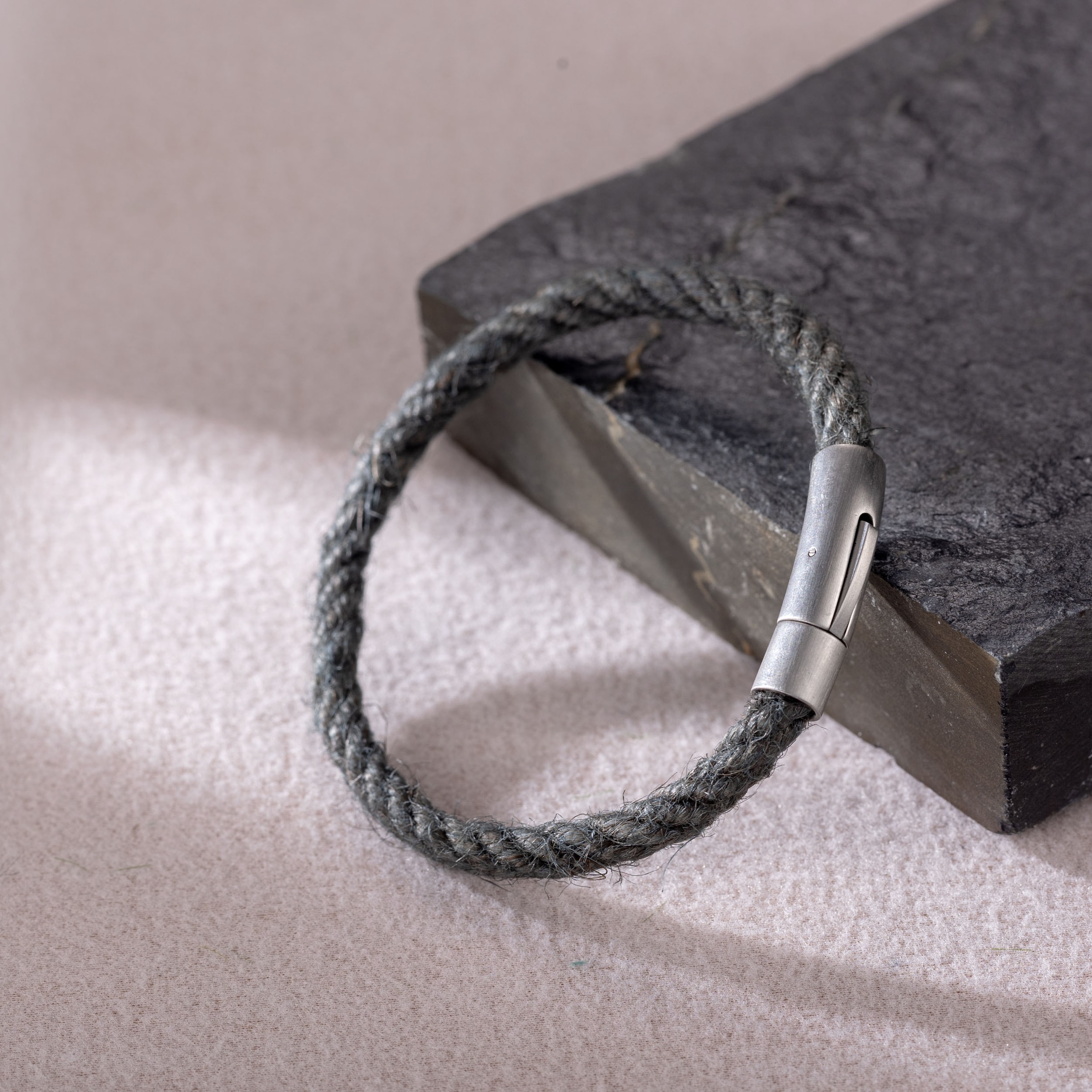 Firetti Armband »Schmuck Geschenk Edelstahl Jutefaser Armschmuck Armkette«