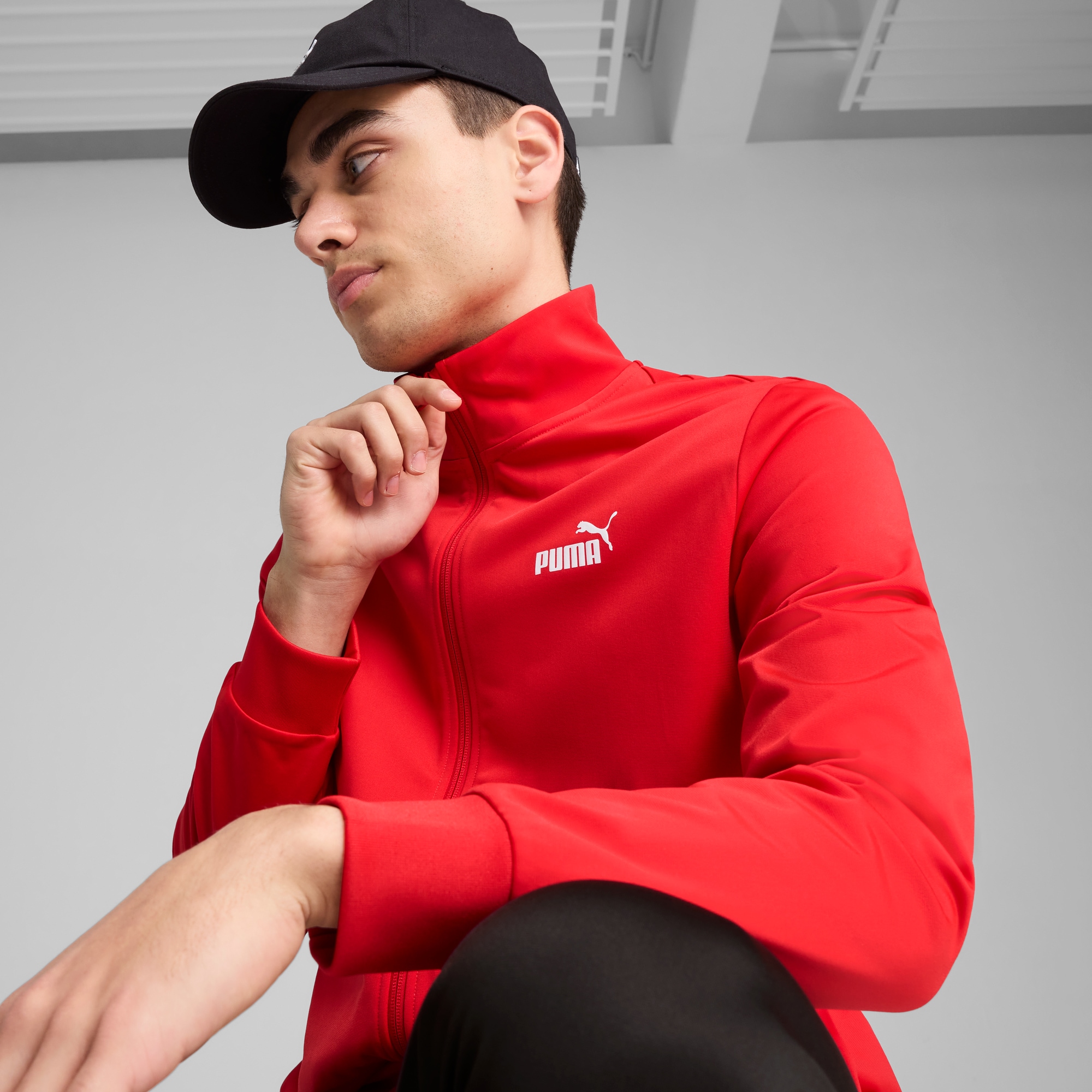 PUMA Trainingsanzug »ESS POLY SUIT CL«, (2 tlg.), Sportanzug im Casual Style