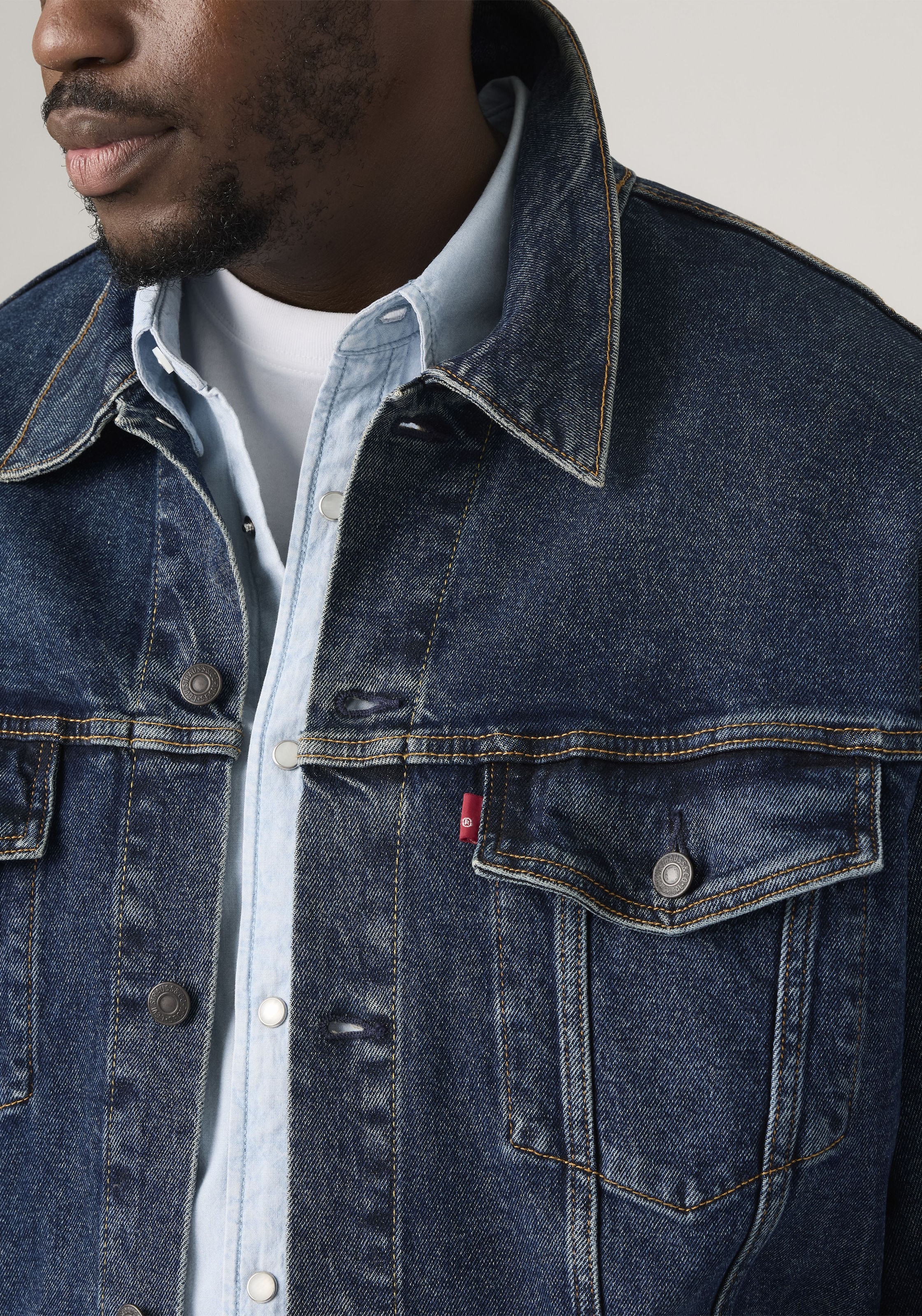 Levi's® Plus Jeansjacke »BIG TRUCKER« ohne Kapuze mit Knopfleiste und Brusttaschen