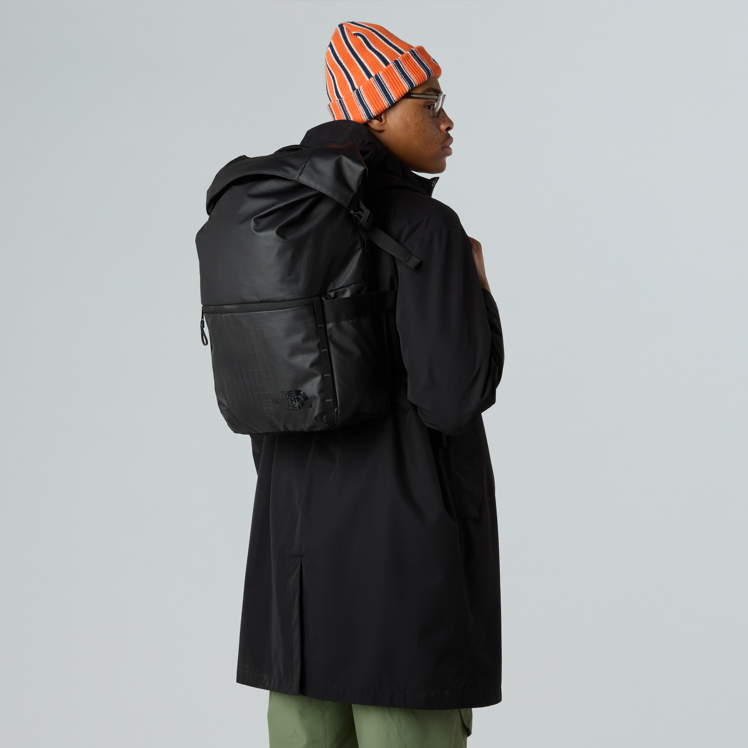 The North Face Freizeitrucksack »BASE CAMP VOYAGER ROLLTOP« mit Laptop-Fach, mit zwei Fächern für Wasserflaschen