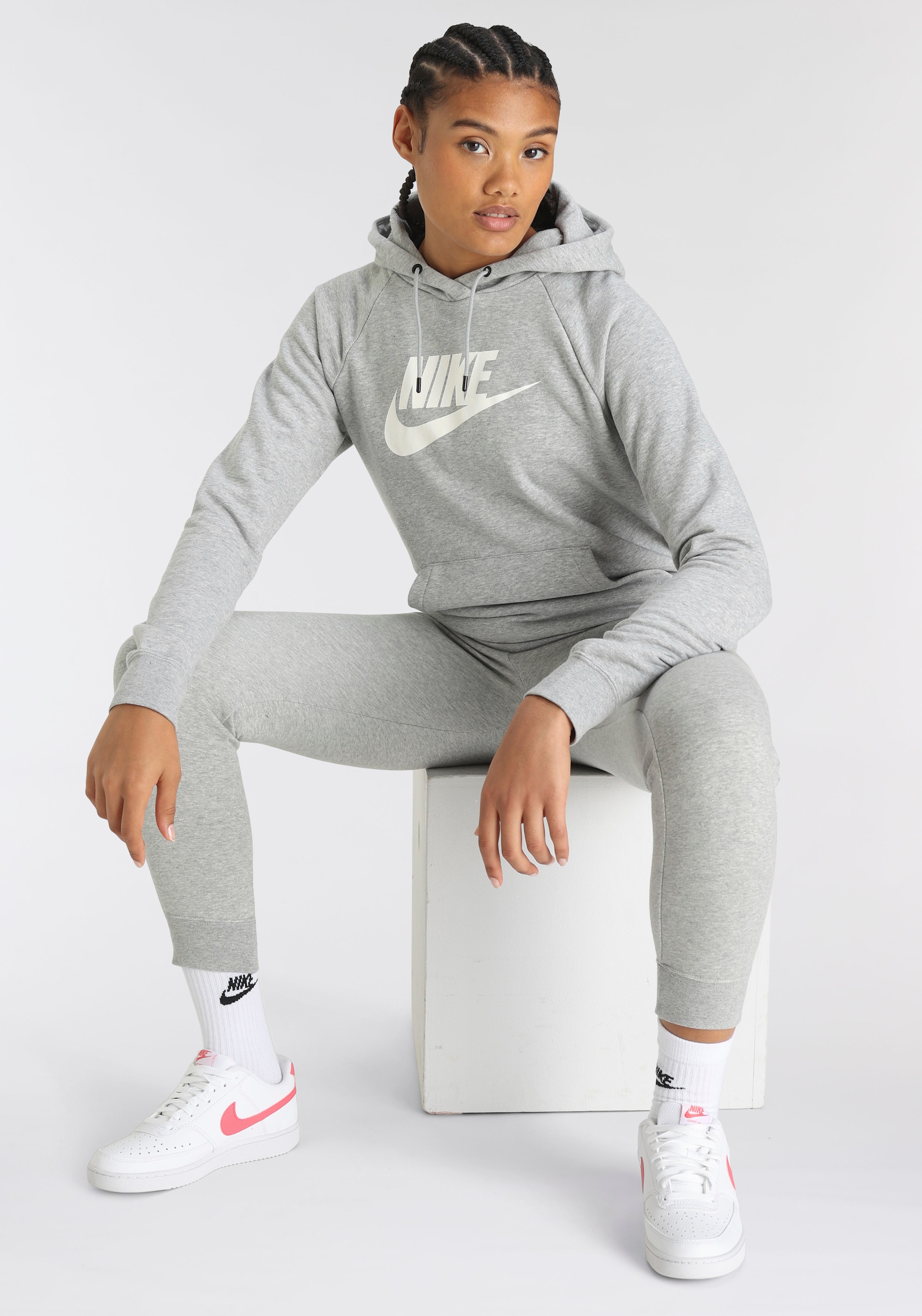 Nike Sportswear Kapuzensweatshirt »ESSENTIAL WOMENS FLEECE PULLOVER HOODIE«  bei | Jogginghosen
