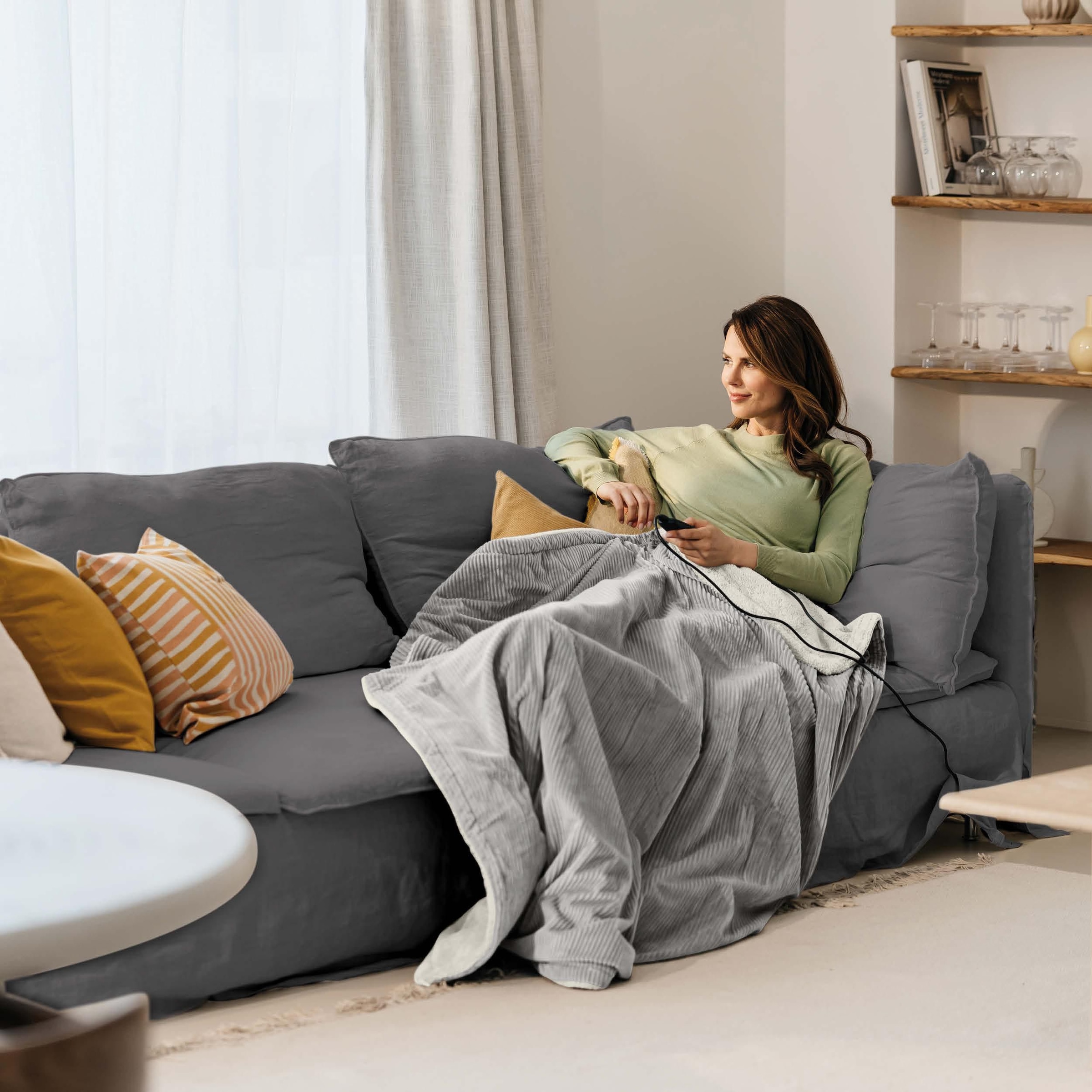 BEURER Heizdecke »HD 81 Cord Light Grey Green Planet, aus recycelten Materialien« kuschelige Wärmedecke aus weichem Cord-Stoff mit 6 Temperaturstufen