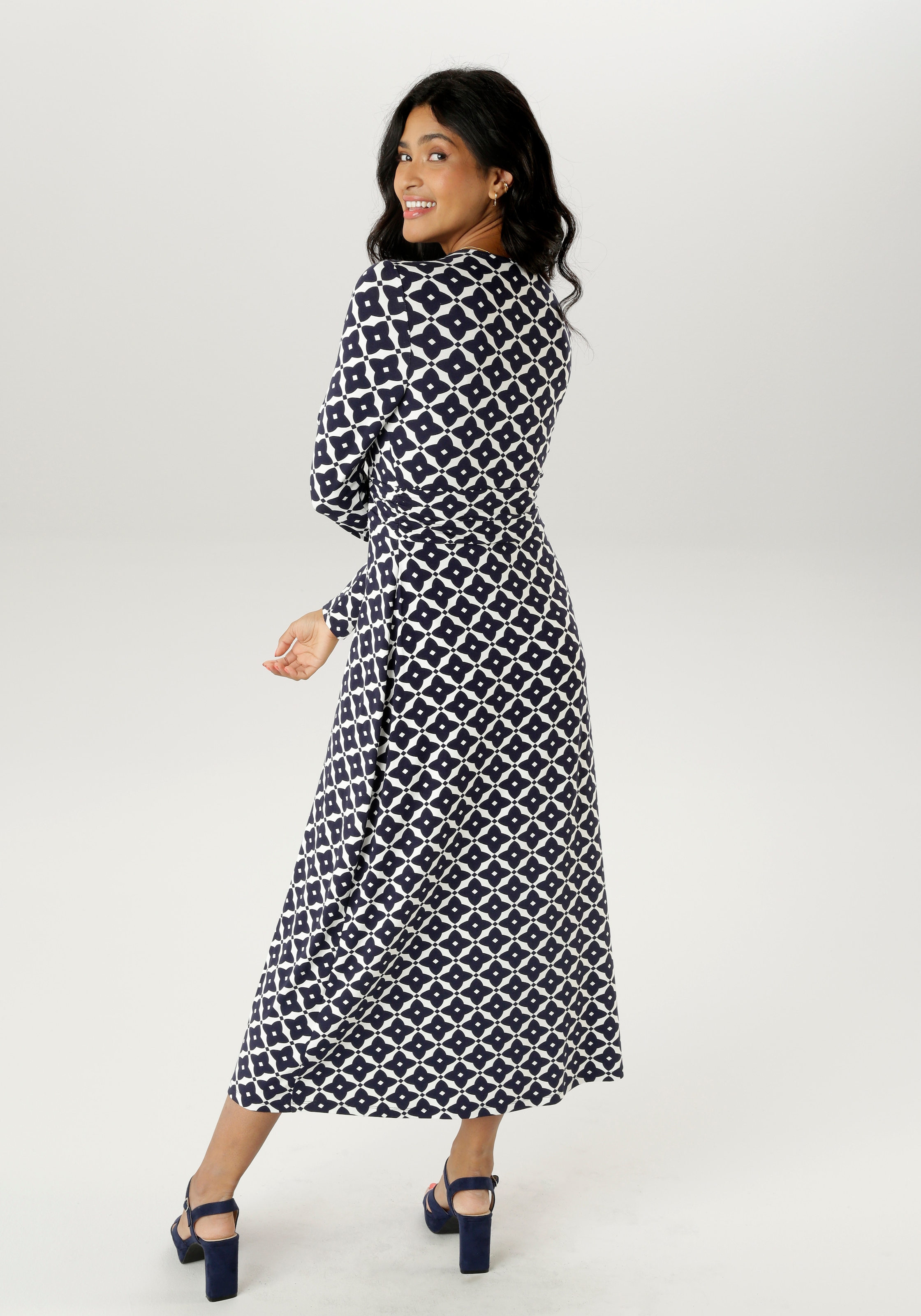 Aniston SELECTED Midikleid, mit eleganten, grafischen Druckverlauf - NEUE KOLLEKTION