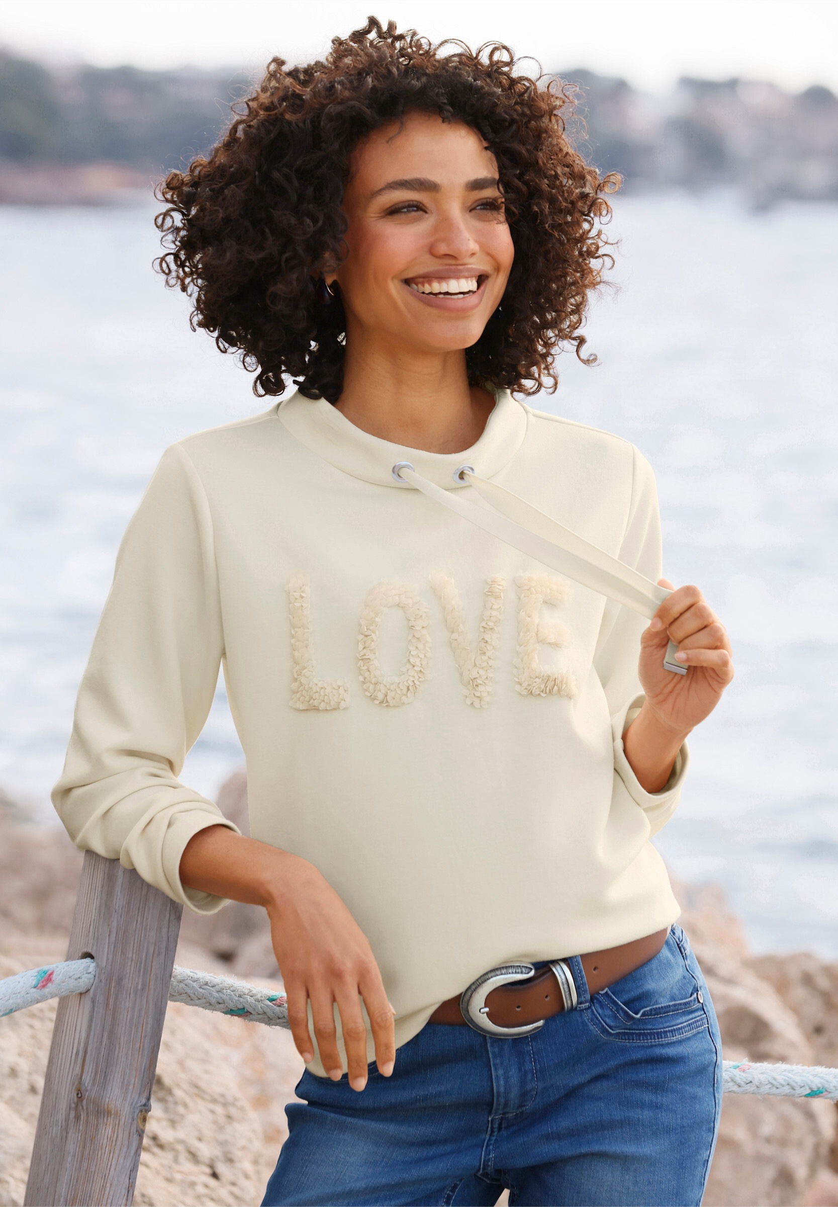 heine Sweatshirt »Sweatshirt Sweatshirt mit LOVE-Schriftzug«
