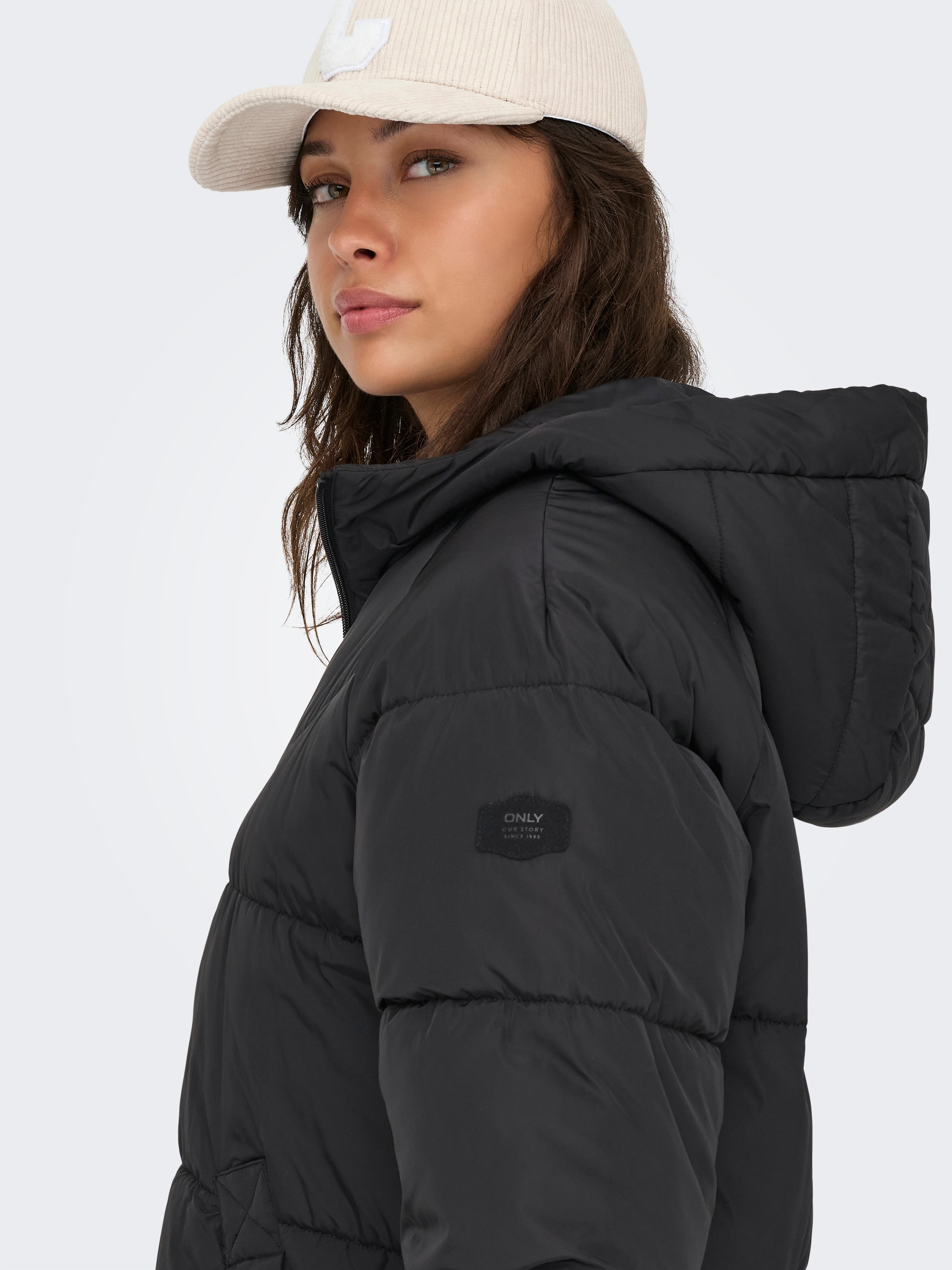 ONLY Steppmantel »ONLAMAND – Langer Puffercoat mit 2-Wege-Reißverschluss« lässig geschnitten, modisch, Steppware, Materialmix, hochschließend